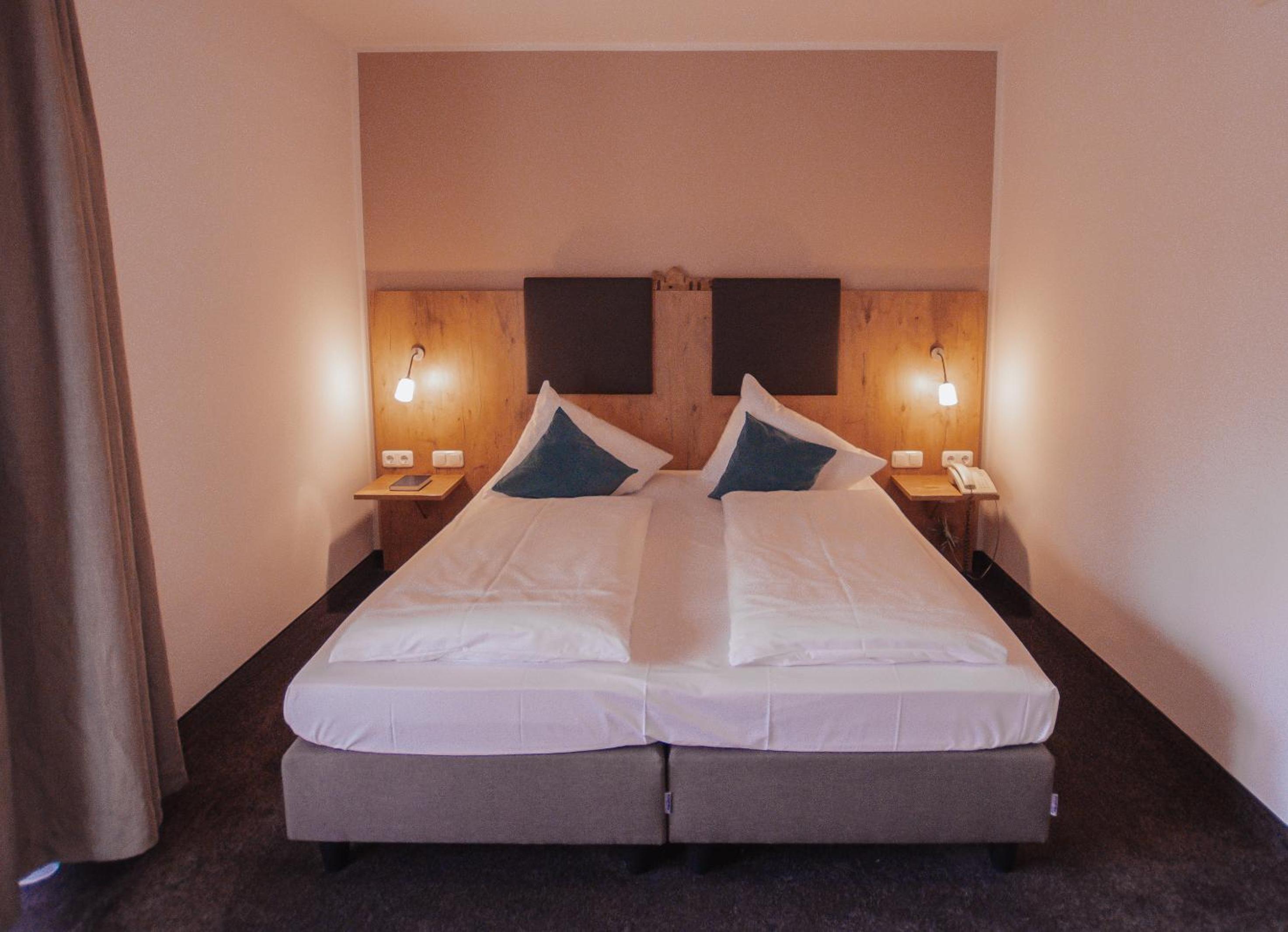 Double Room with Balcony - Photo 7