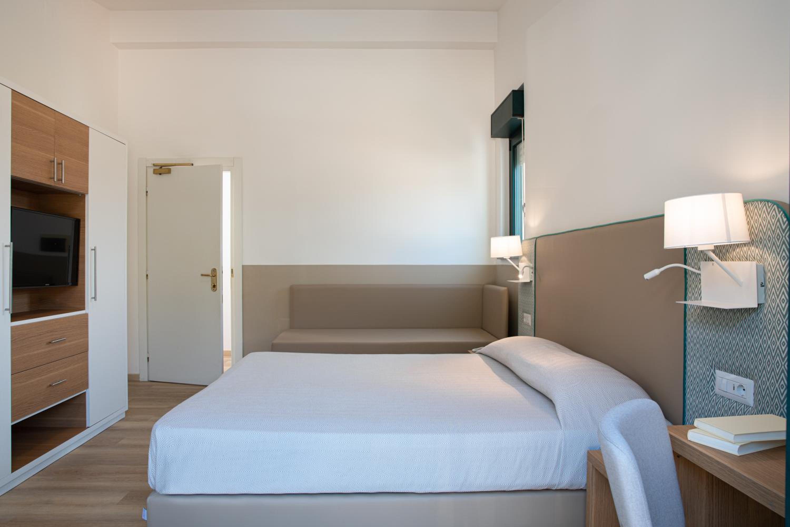 Standard Triple Room photo 2