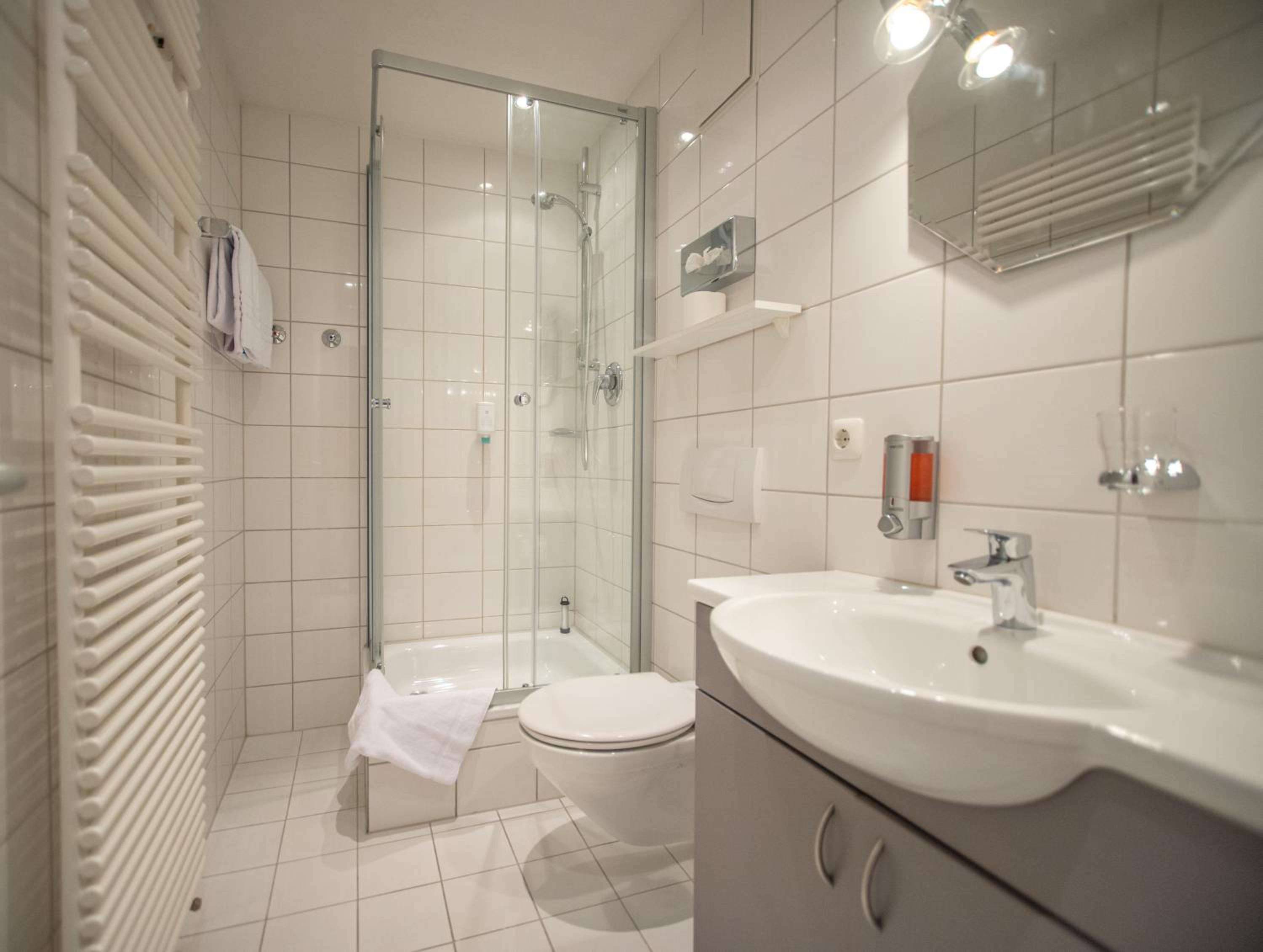 Double Room with Balcony - Photo 3