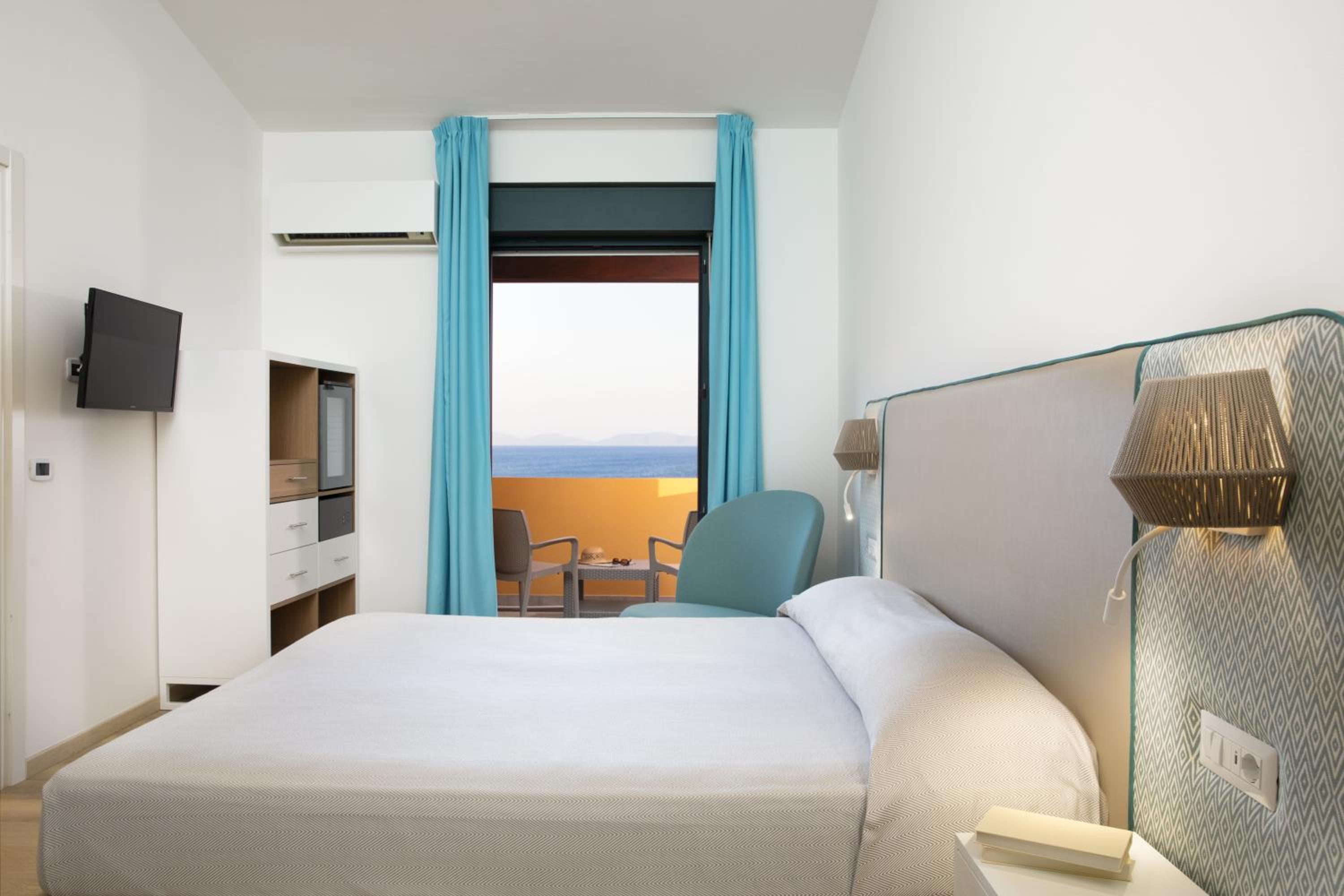 Deluxe Triple Room with Sea View photo 1