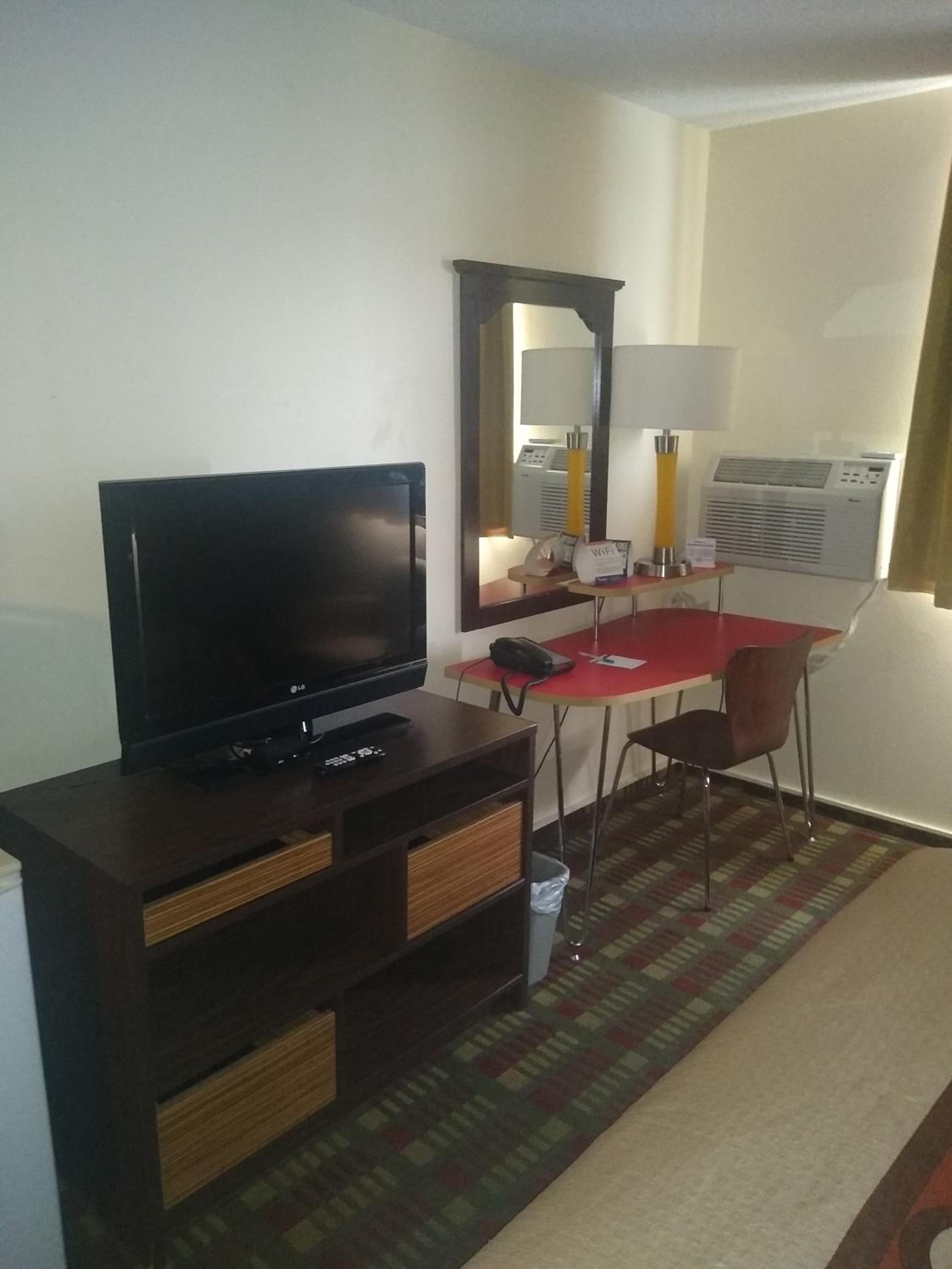 King Room - Non-Smoking - Photo 5