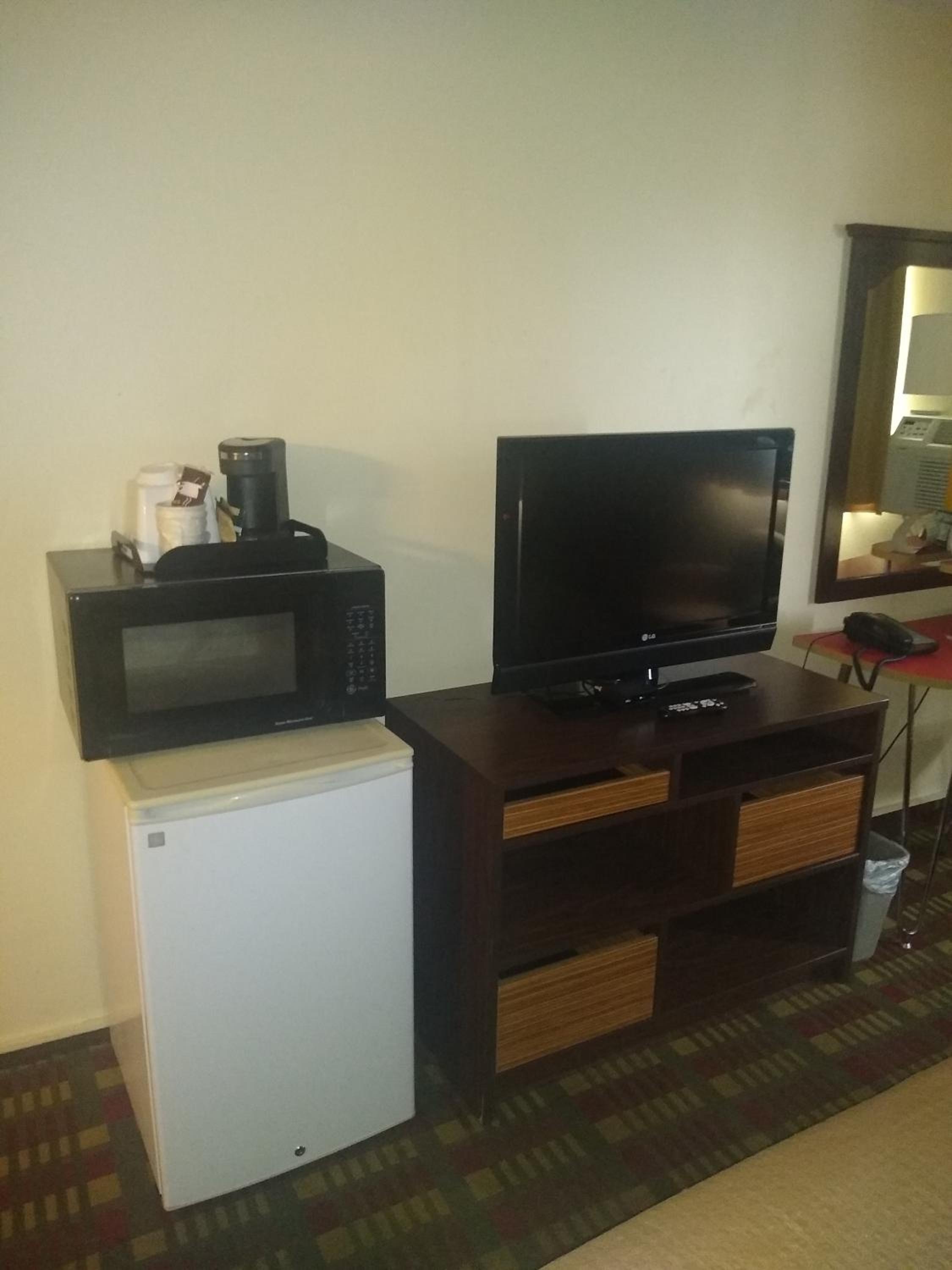 King Room - Non-Smoking - Photo 2