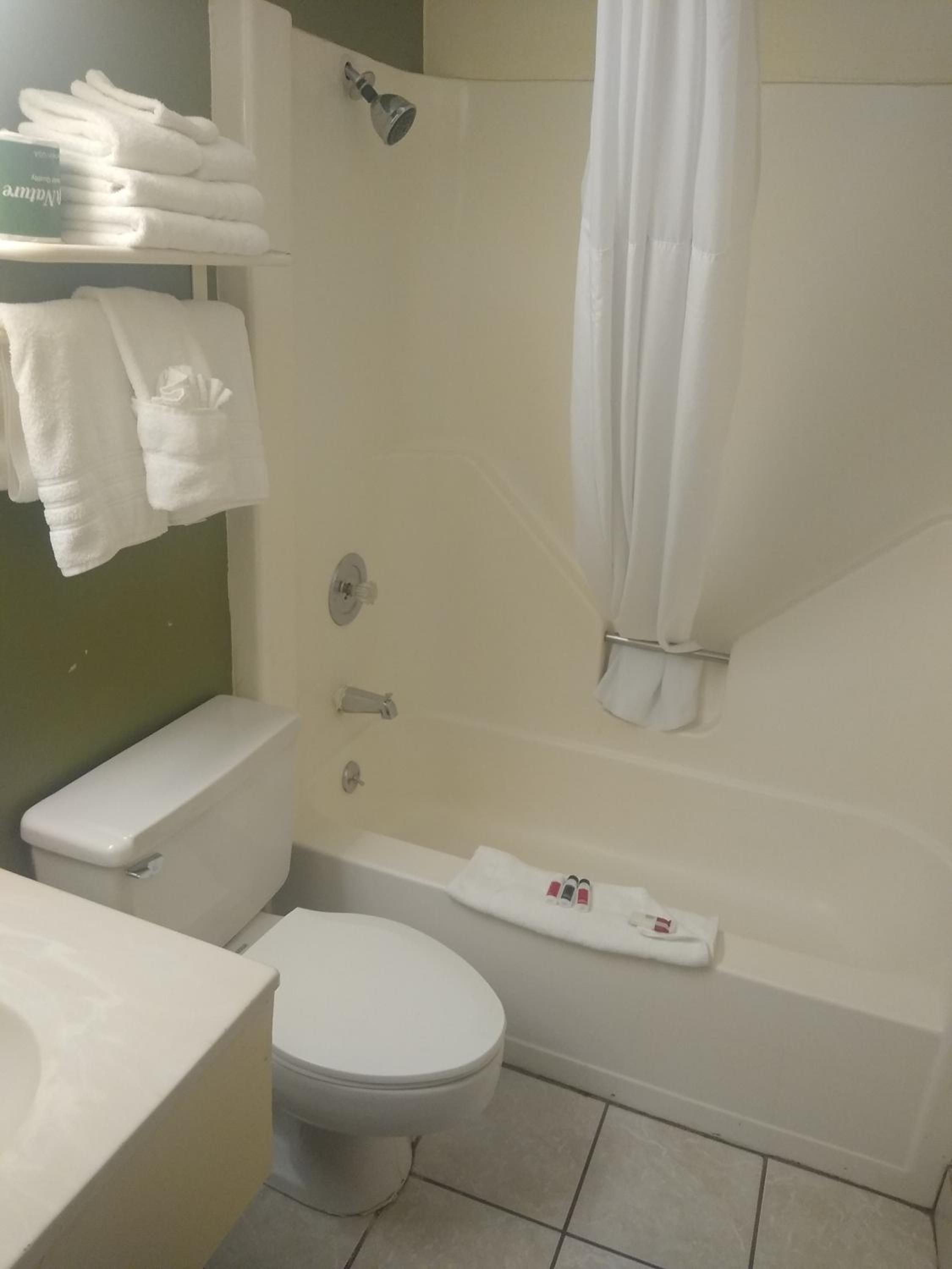 Room with Two Double Beds - Non-Smoking - Photo 3