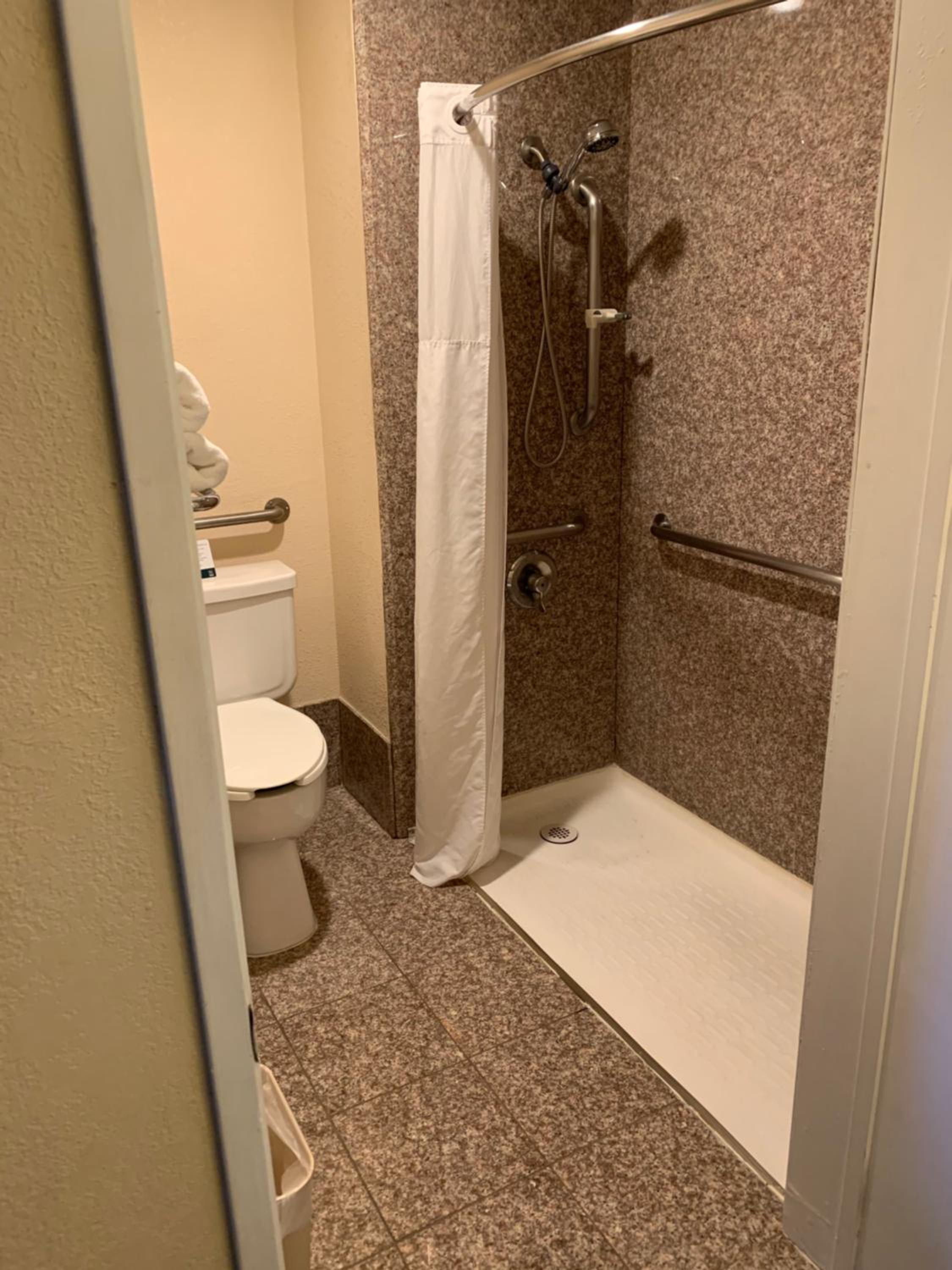 Standard Queen Room with Two Queen Beds and Roll In Shower - Accessible/Non-Smoking - Photo 2