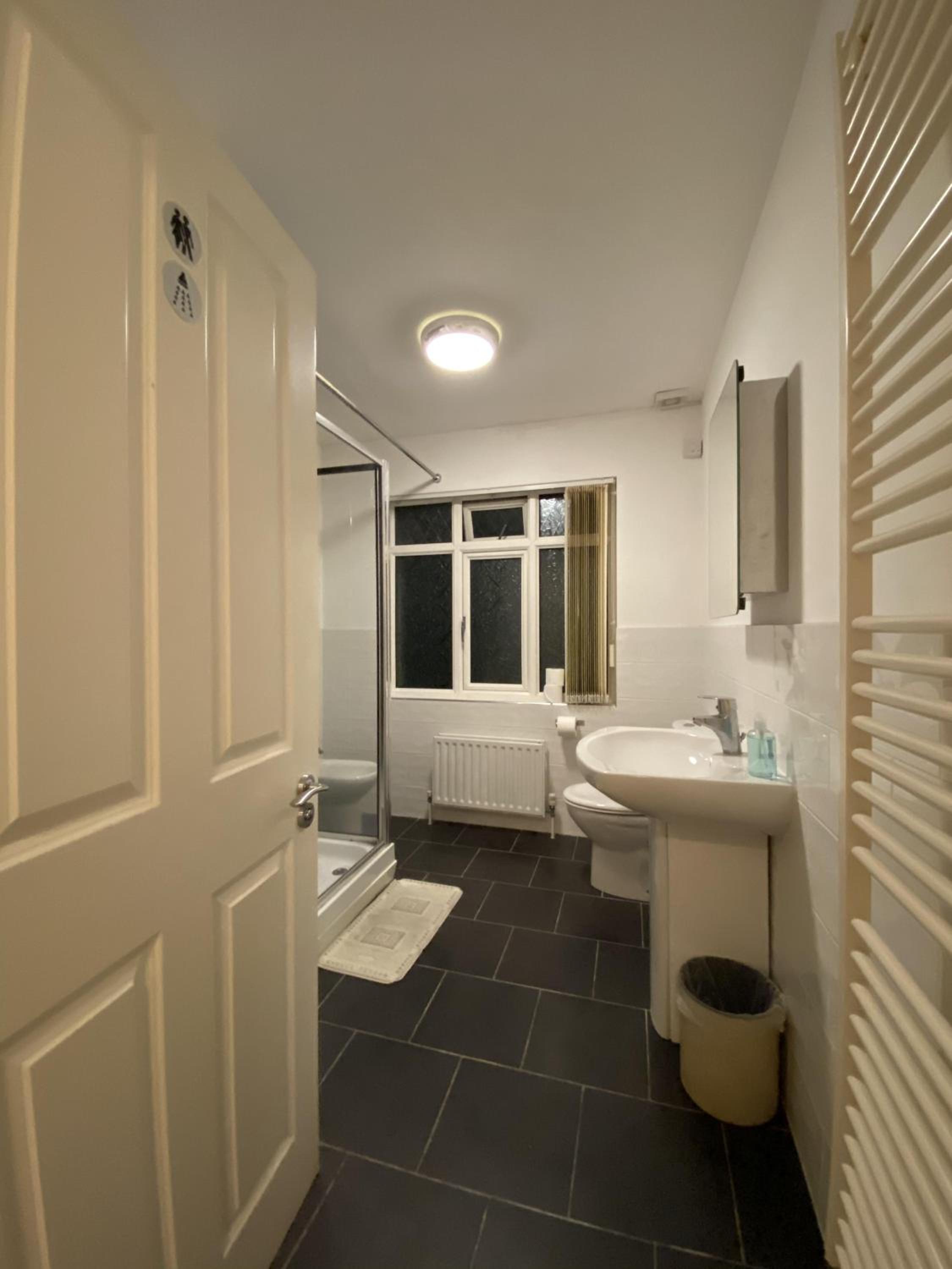 Single Room with Shared Bathroom photo 3