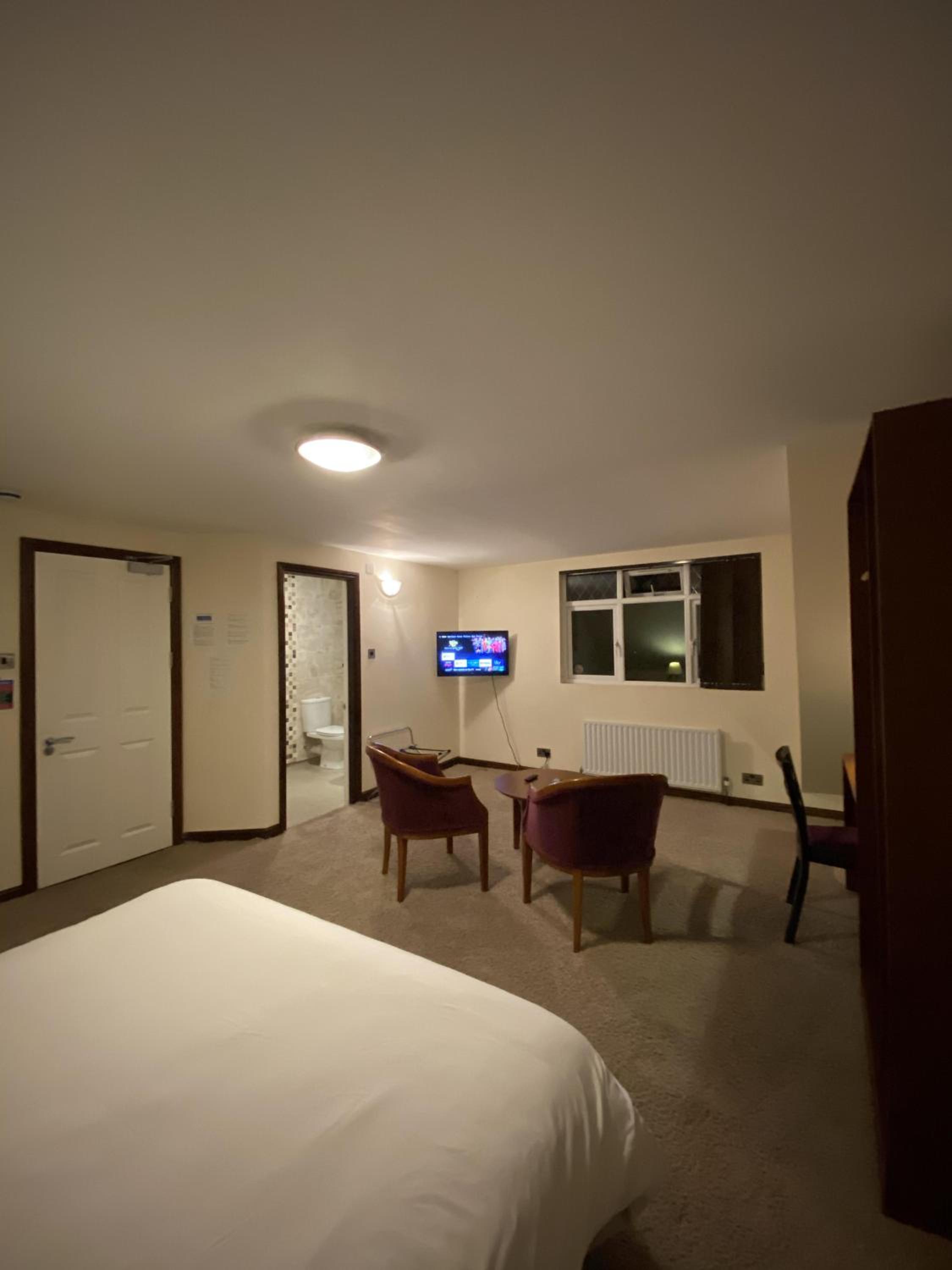 Double Room with Private Bathroom photo 2