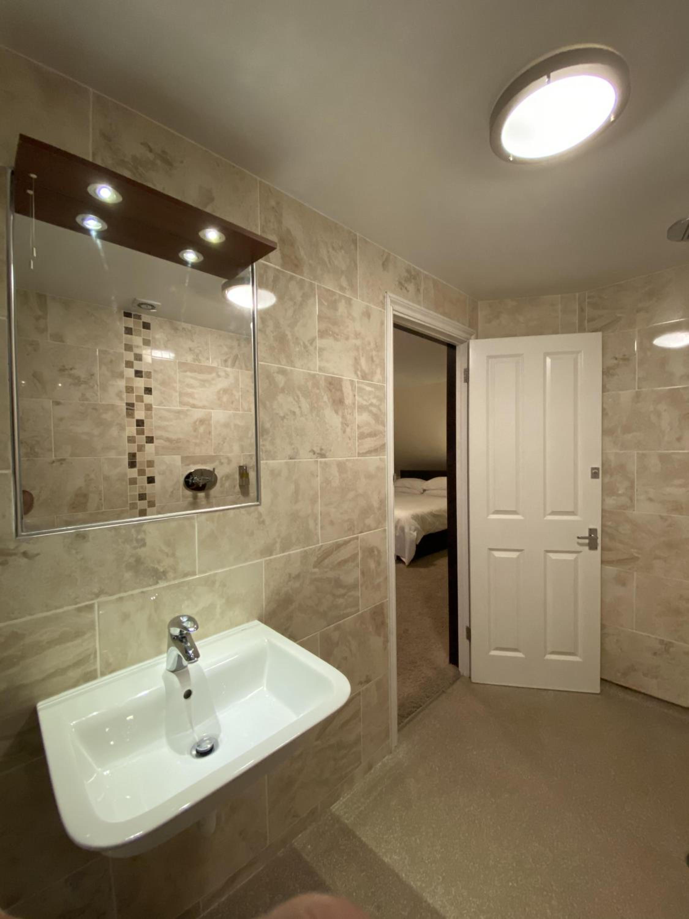 Double Room with Private Bathroom photo 3