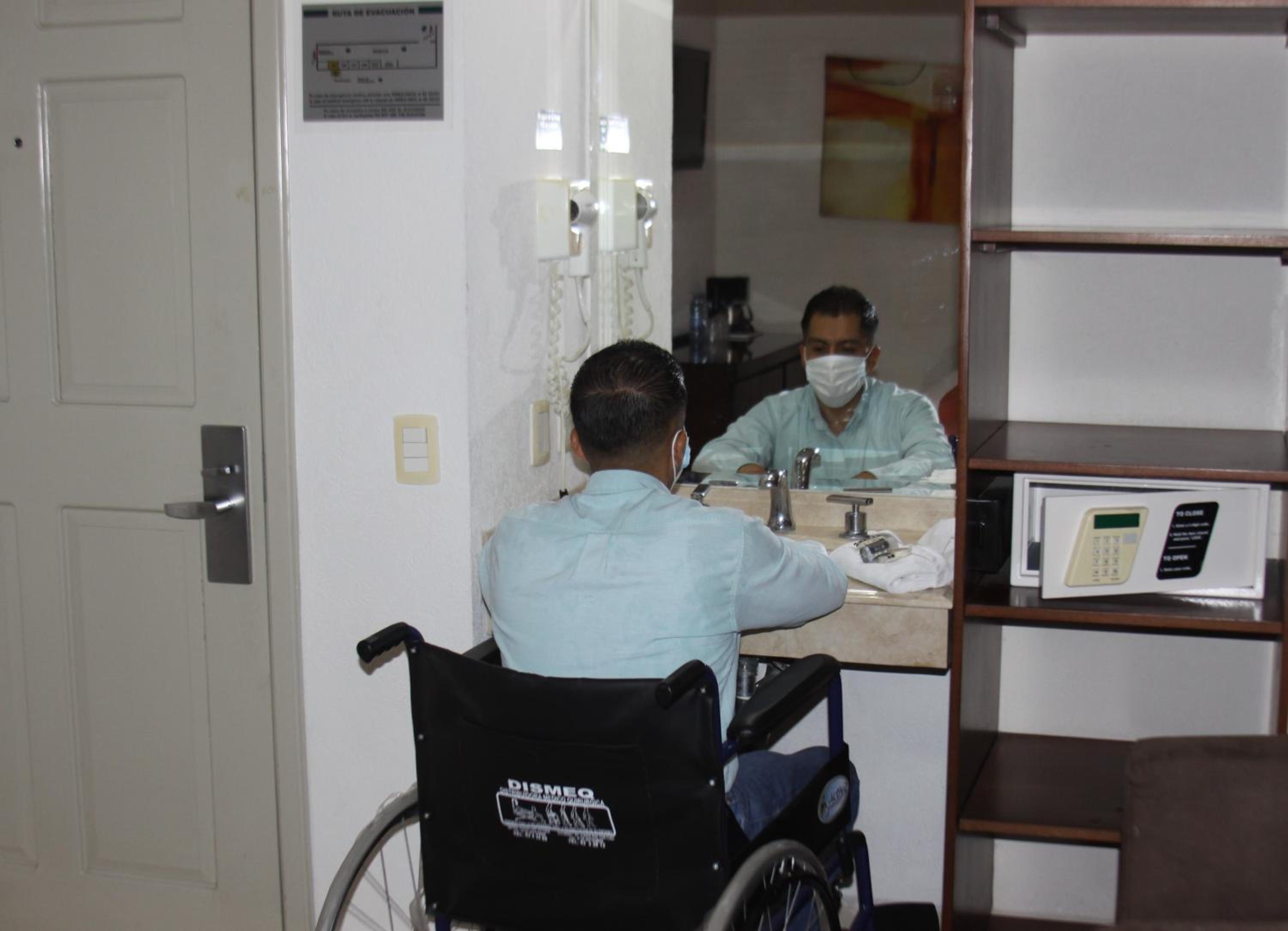 Standard Double Room - Disability Access - Photo 4