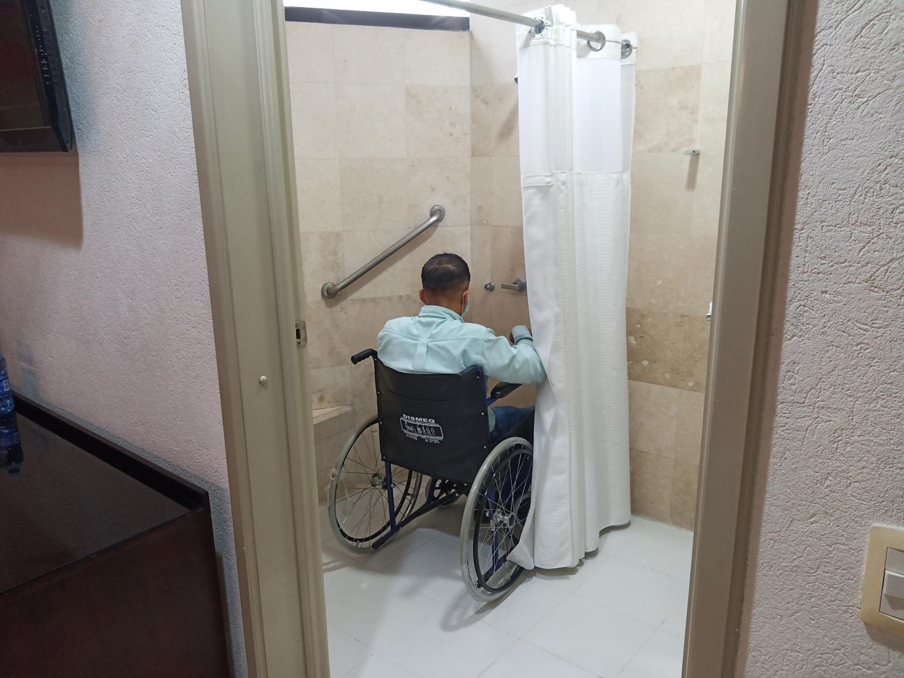 Standard Double Room - Disability Access - Photo 2