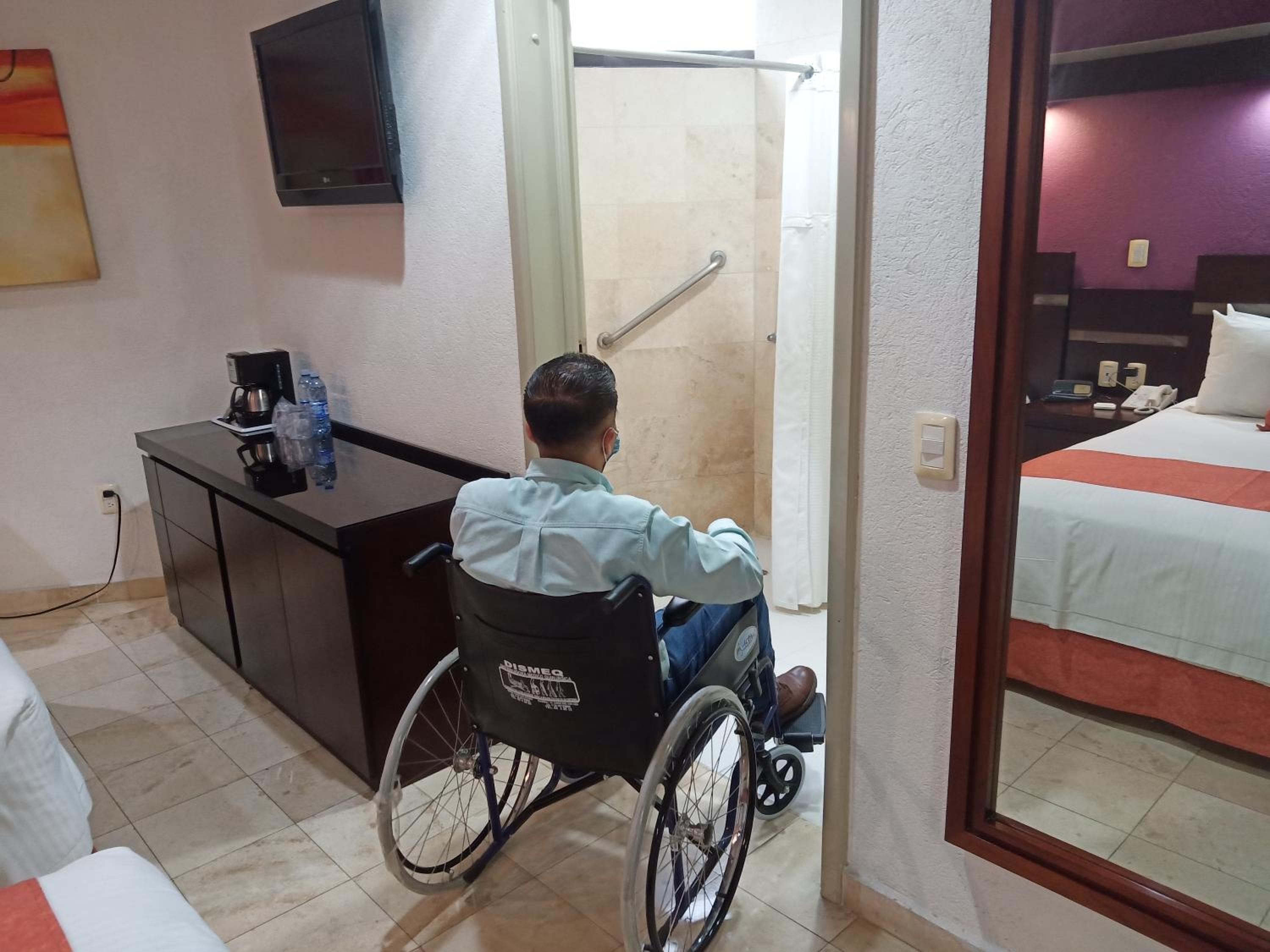 Standard Double Room - Disability Access - Photo 3