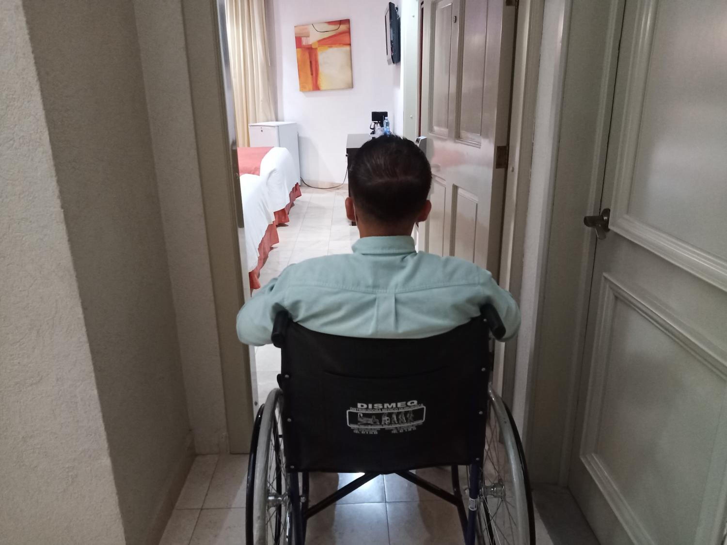 Standard Double Room - Disability Access - Photo 7