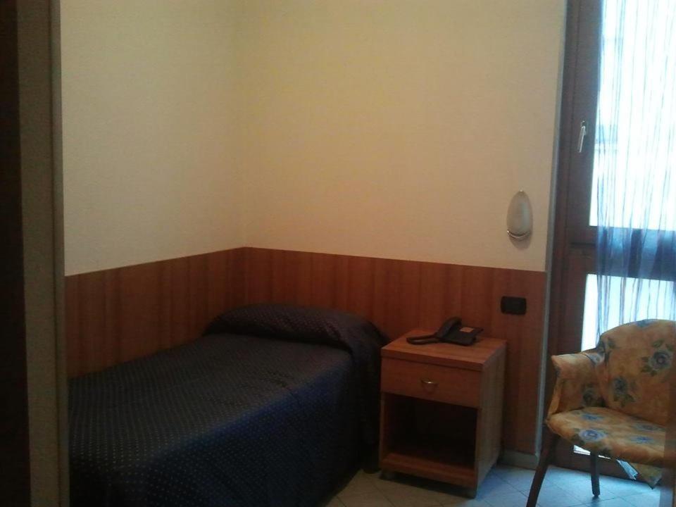 Small single room without balcony photo 3