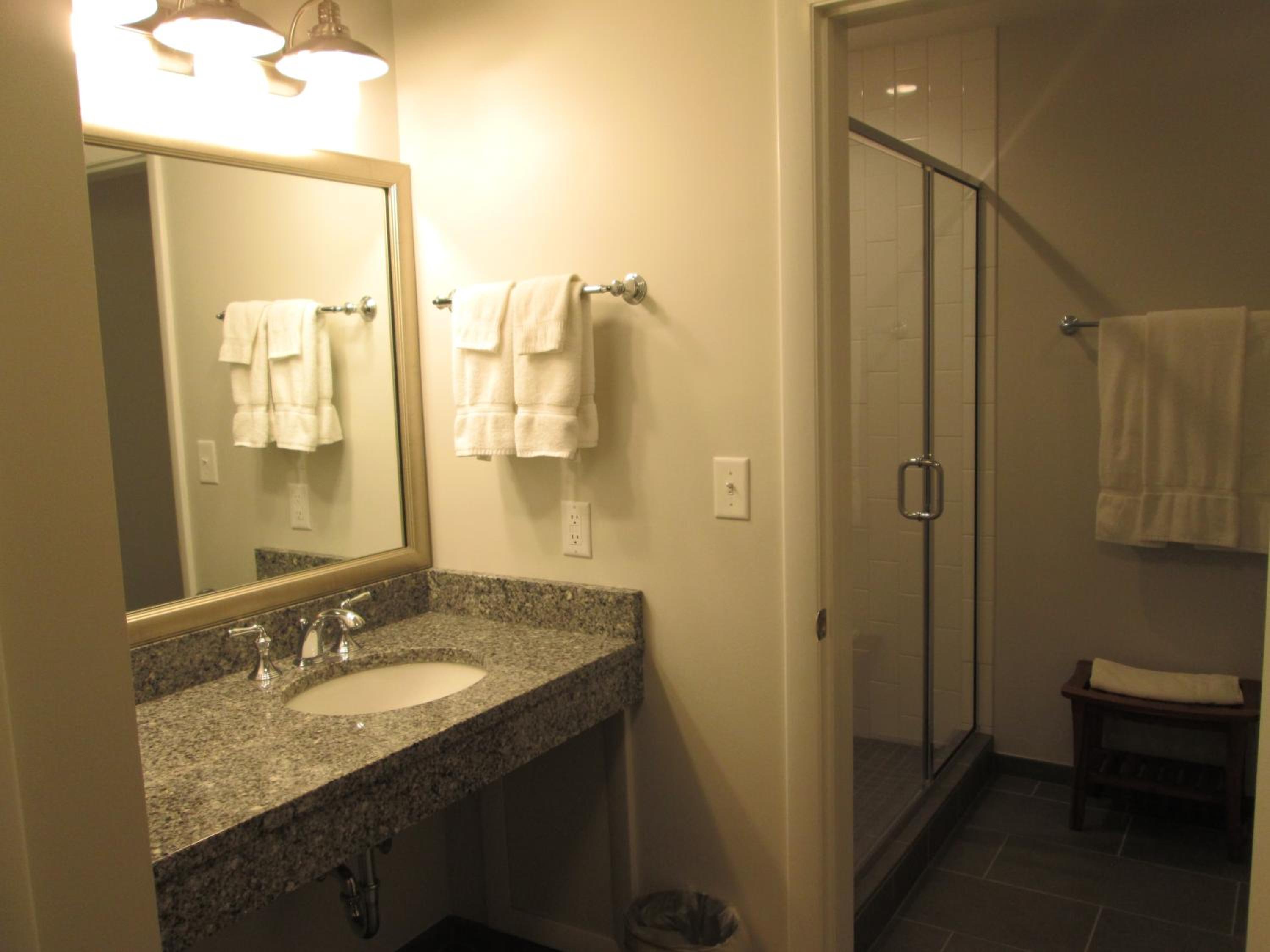 Deluxe Annex with Two Double Beds - Photo 5