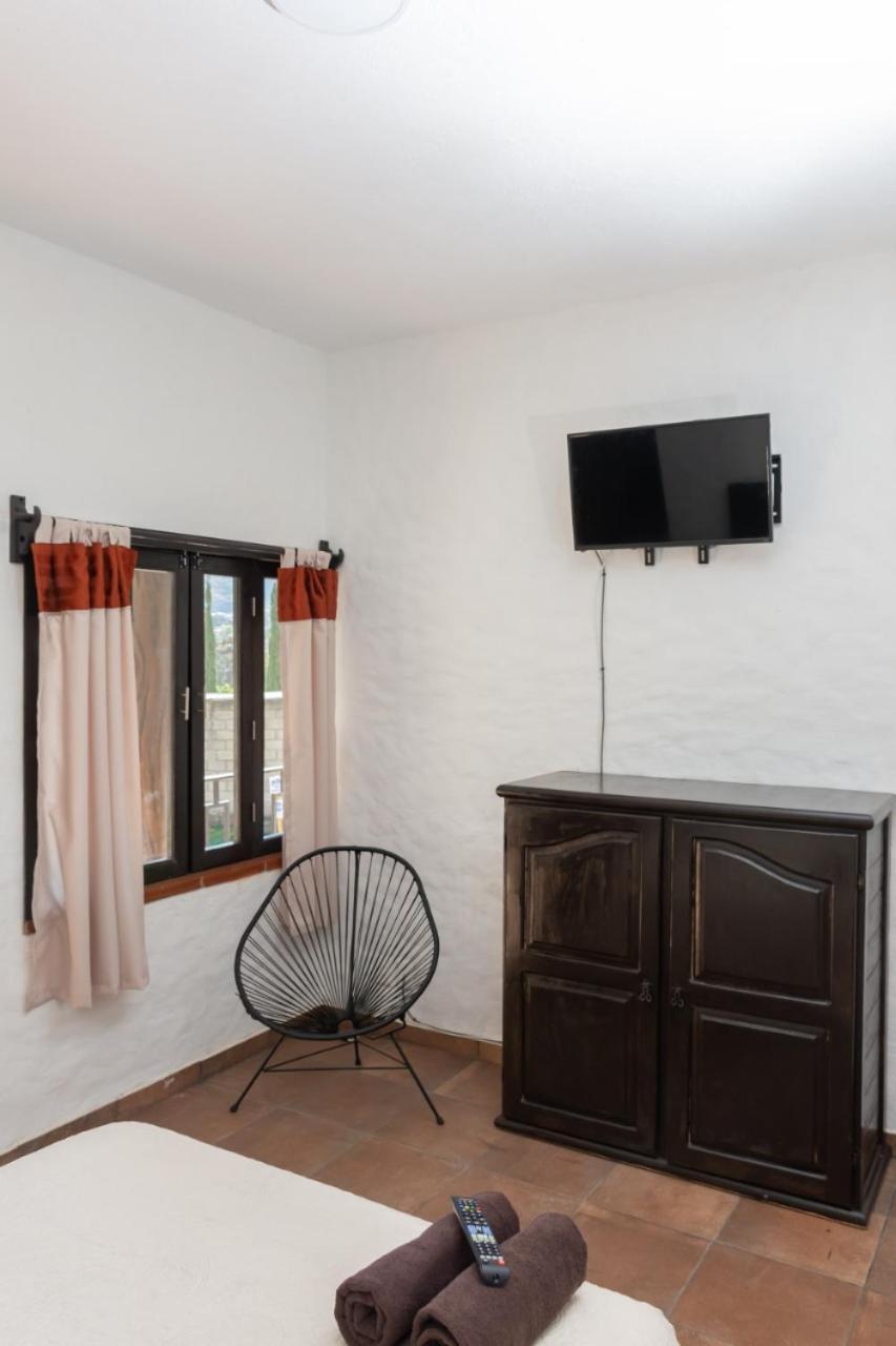 Double Room with Garden View - Photo 9