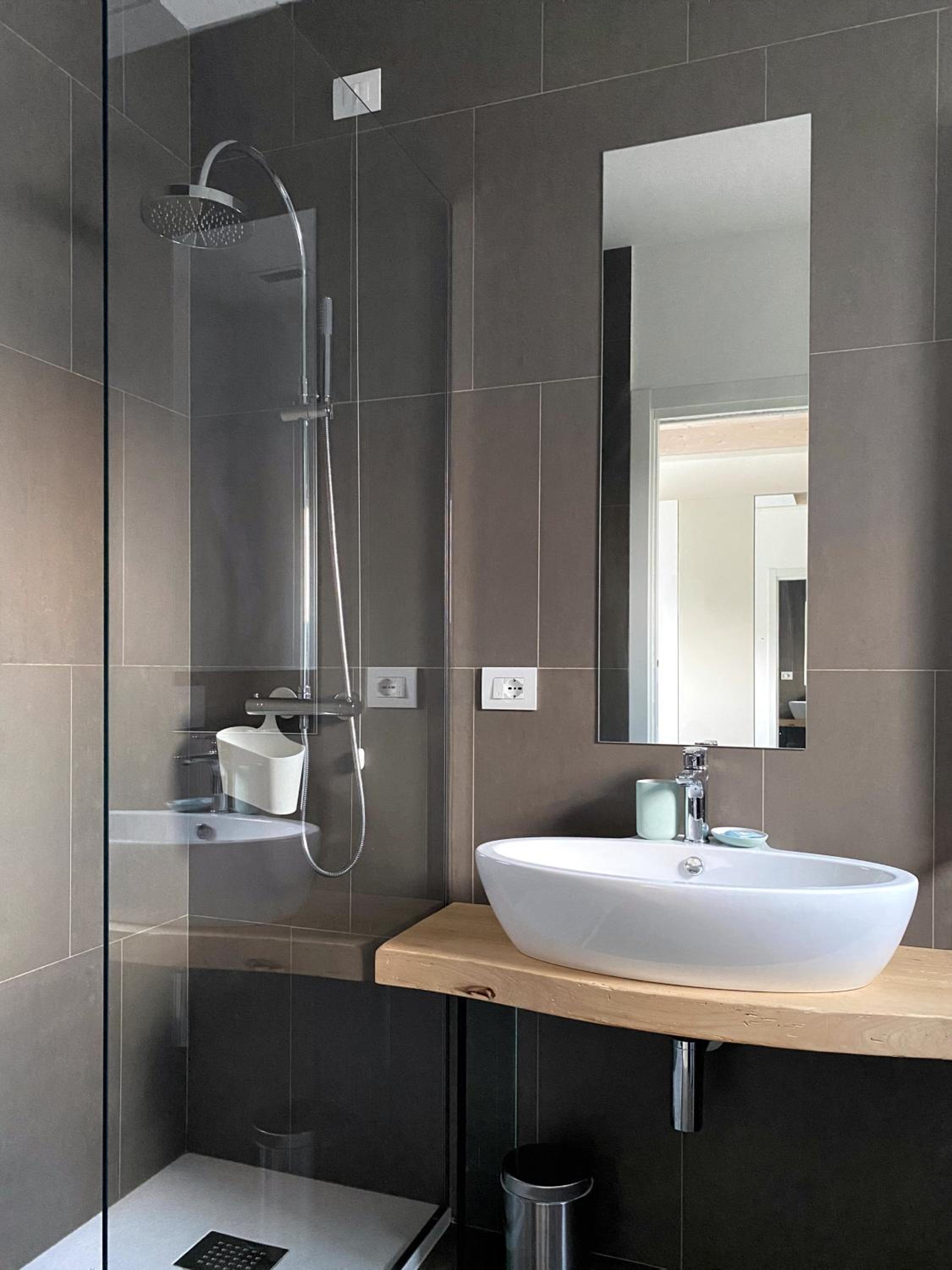 Double or Twin Room with Private Bathroom photo 3