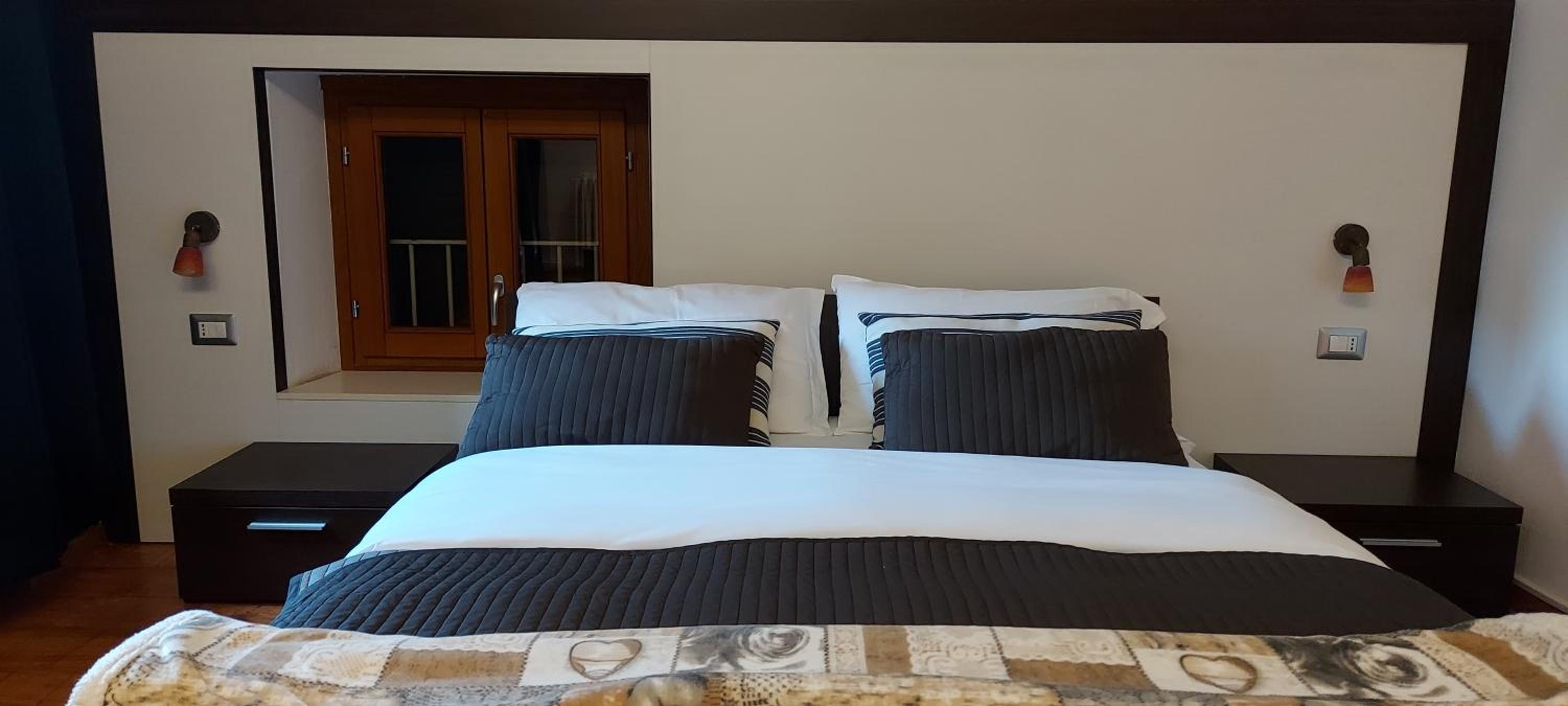 Double Room with Balcony and Lake View photo 3