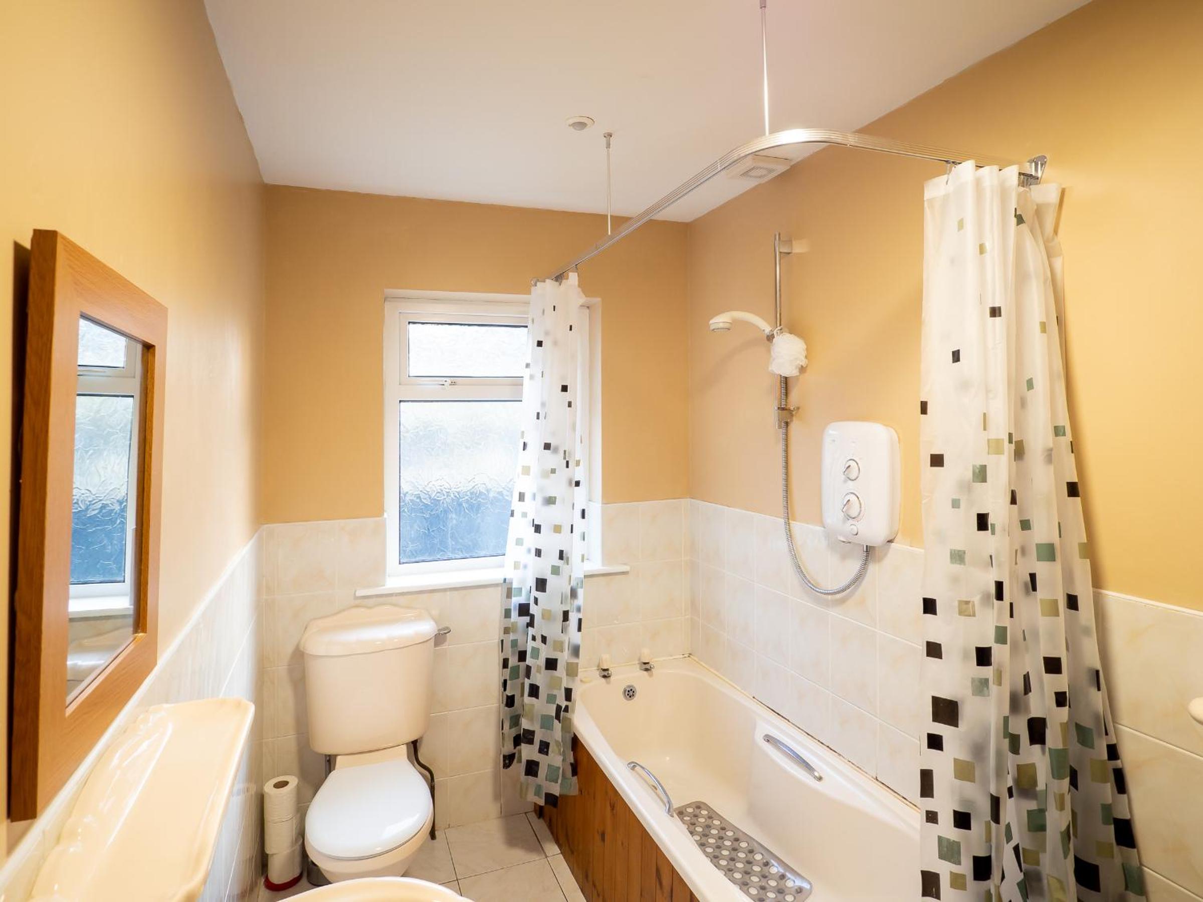 Three-Bedroom House photo 2