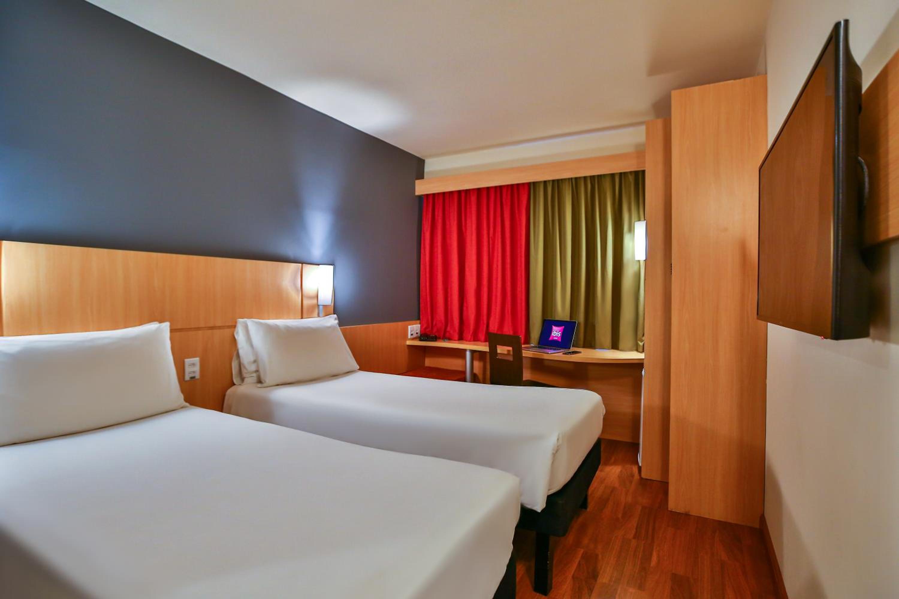 Standard Twin Room photo 2