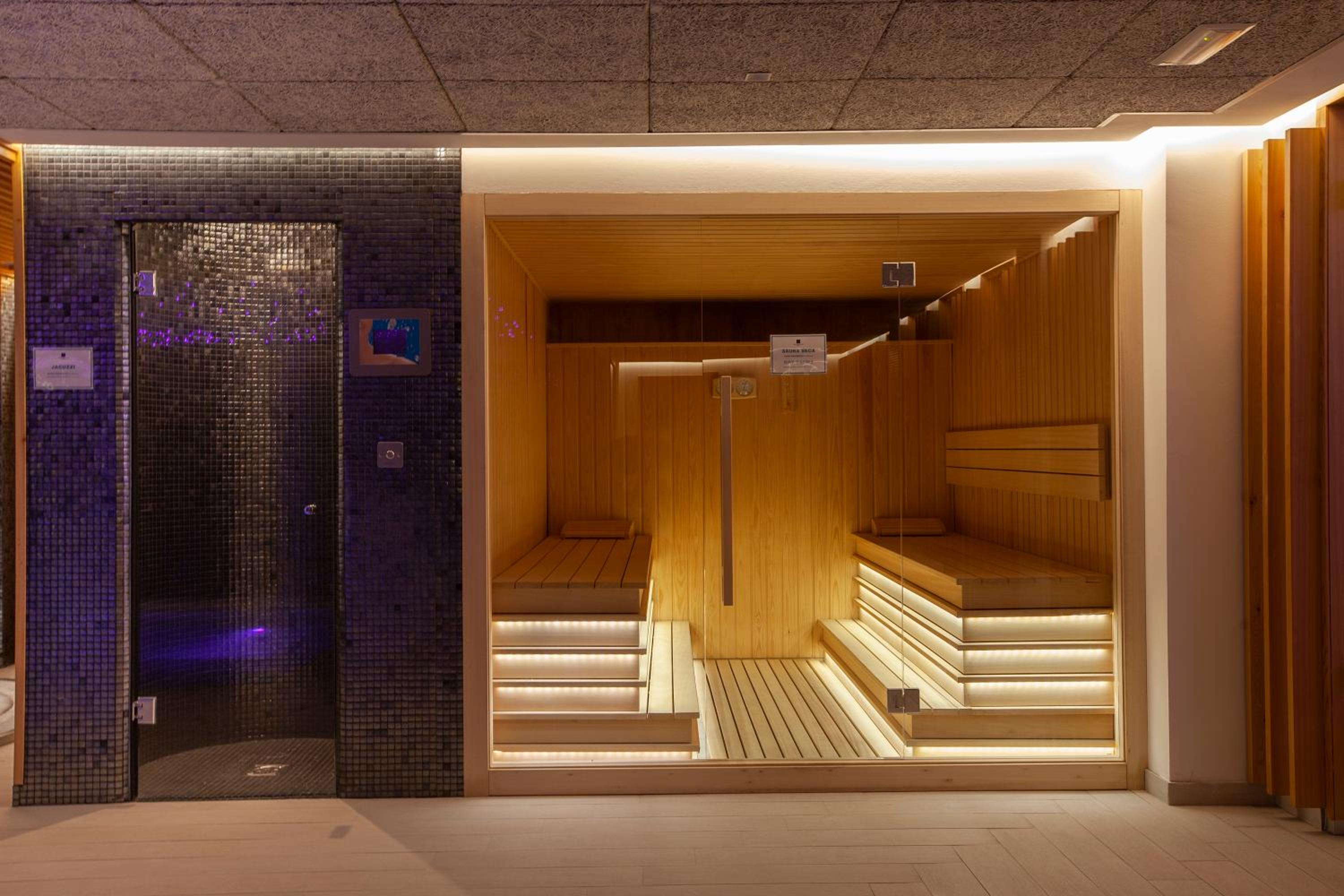 Habitación Doble con Cama Adicional con Acceso al Spa (2 Adultos + 1 Niño)