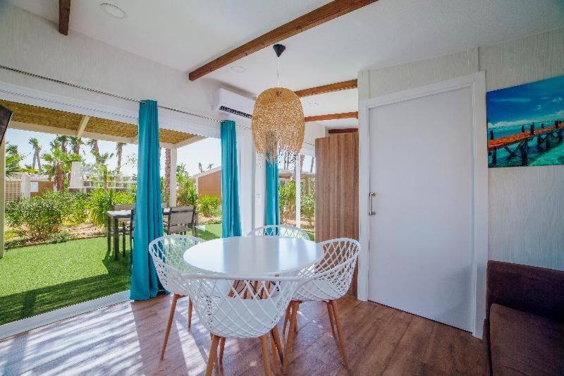Bungalow Deluxe con Vista al Jardín.