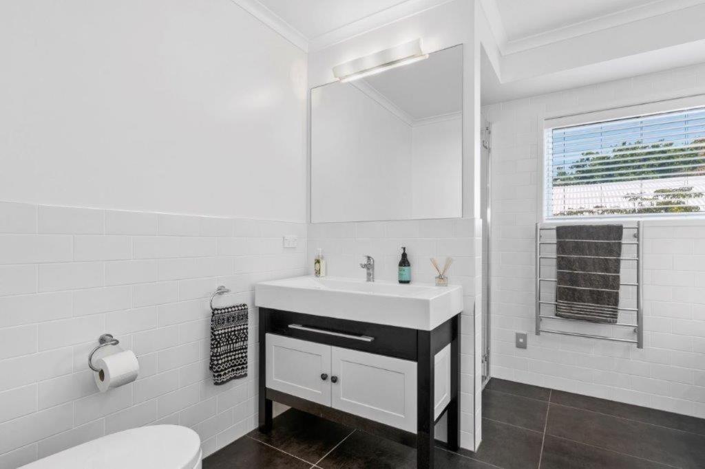 Three-Bedroom House photo 2