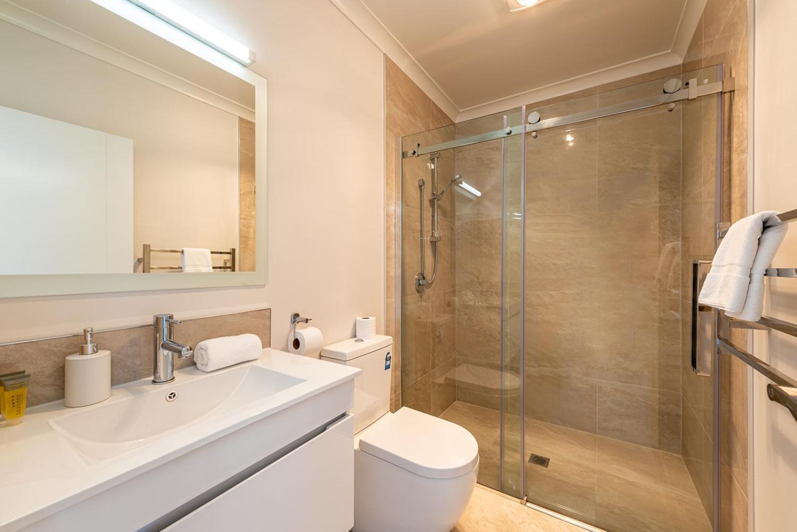 One-Bedroom Apartment - Ground Floor - Photo 2
