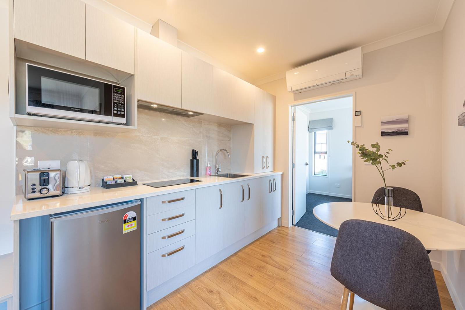 One-Bedroom Apartment - Ground Floor - Photo 6