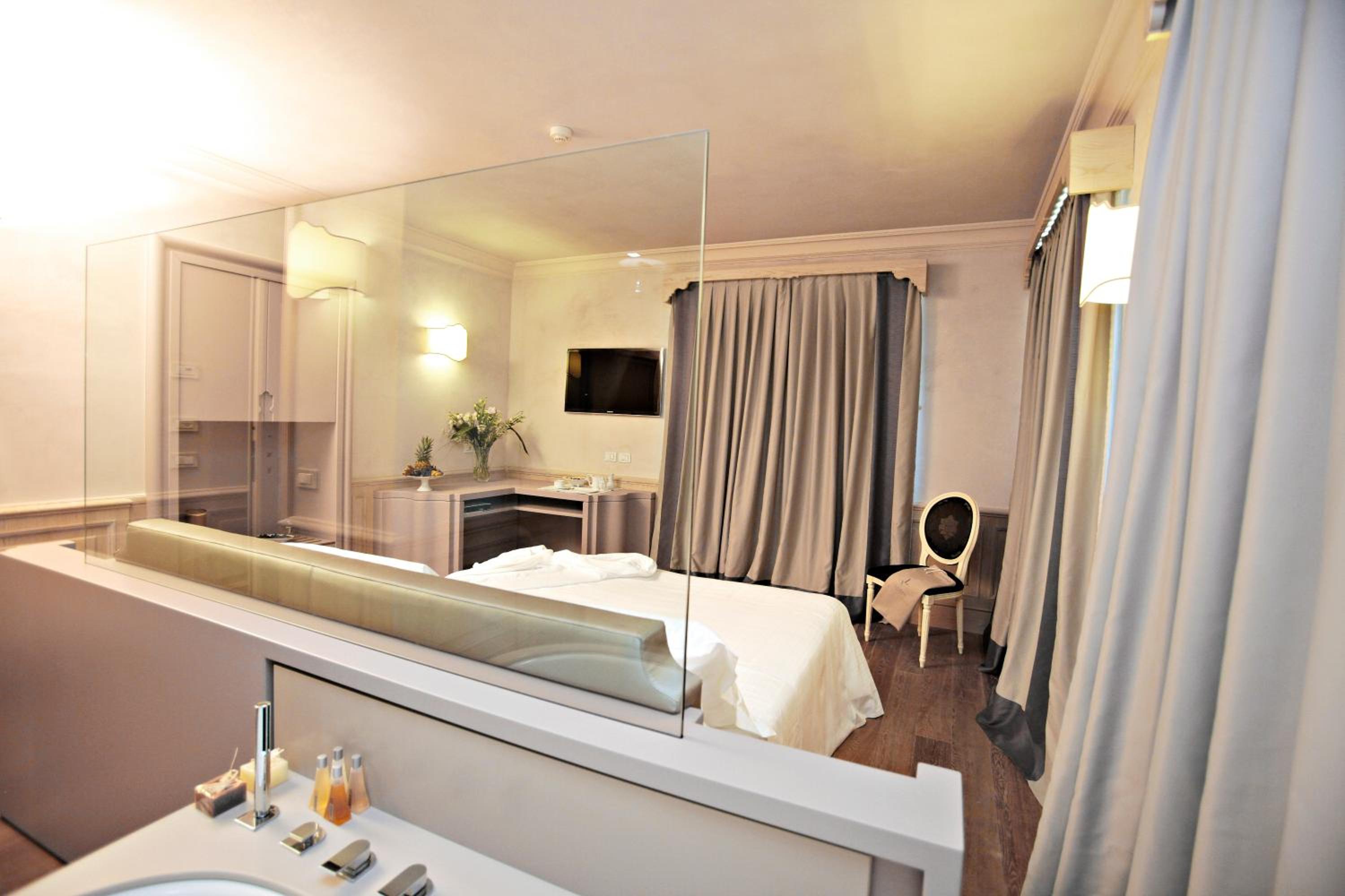Prestige Double Room with Sea View - Photo 14