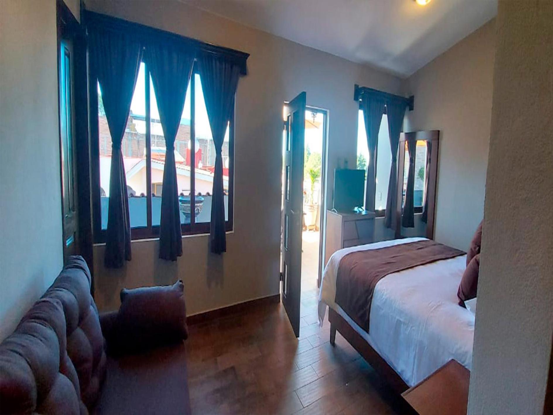 Superior King Suite - Photo 3