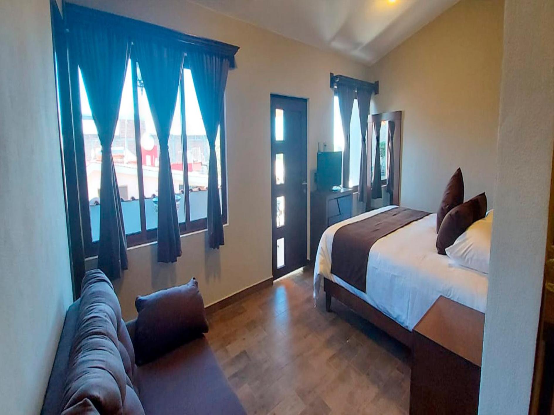 Superior King Suite - Photo 2