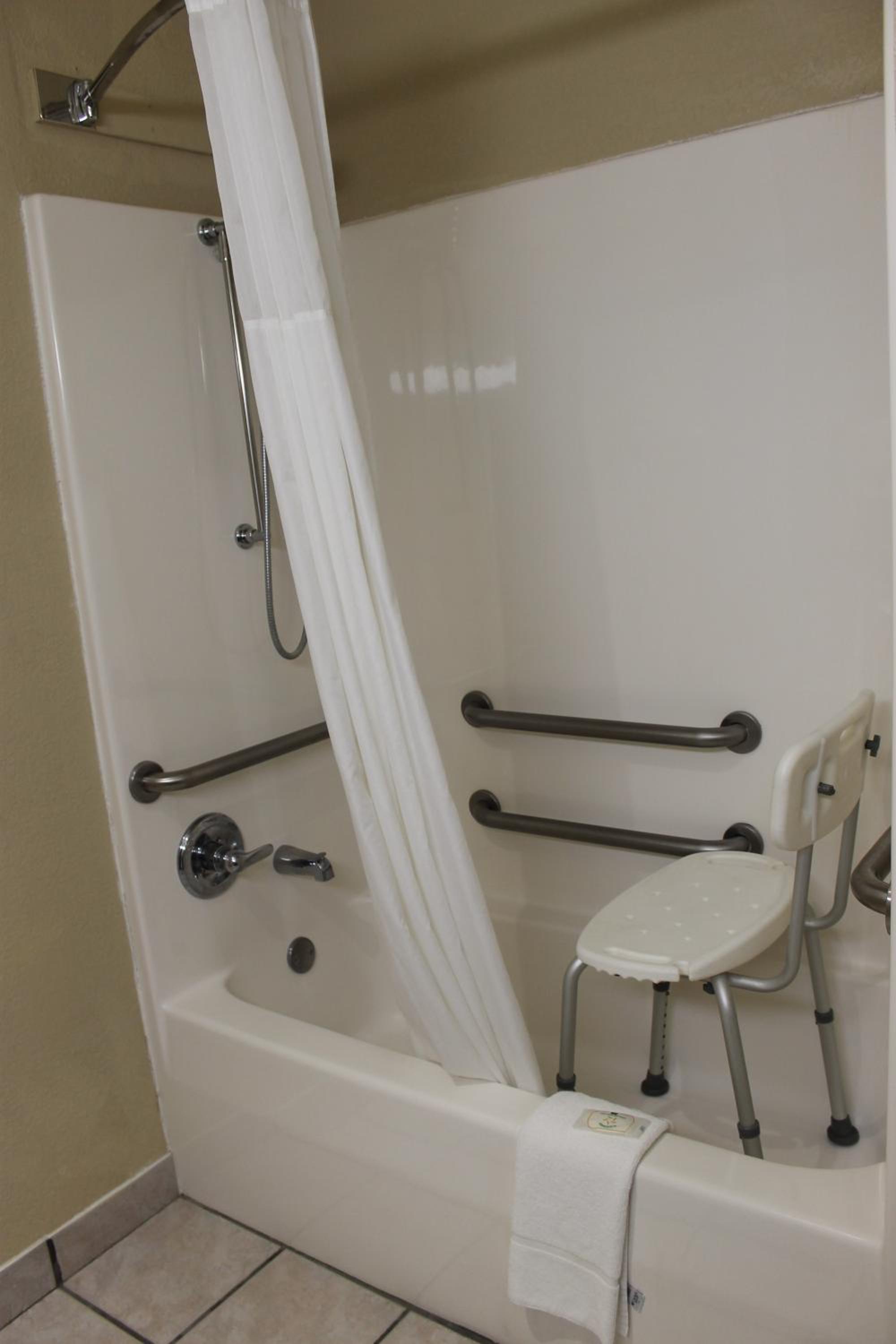 King Room - Accessible/Non-Smoking - Photo 4