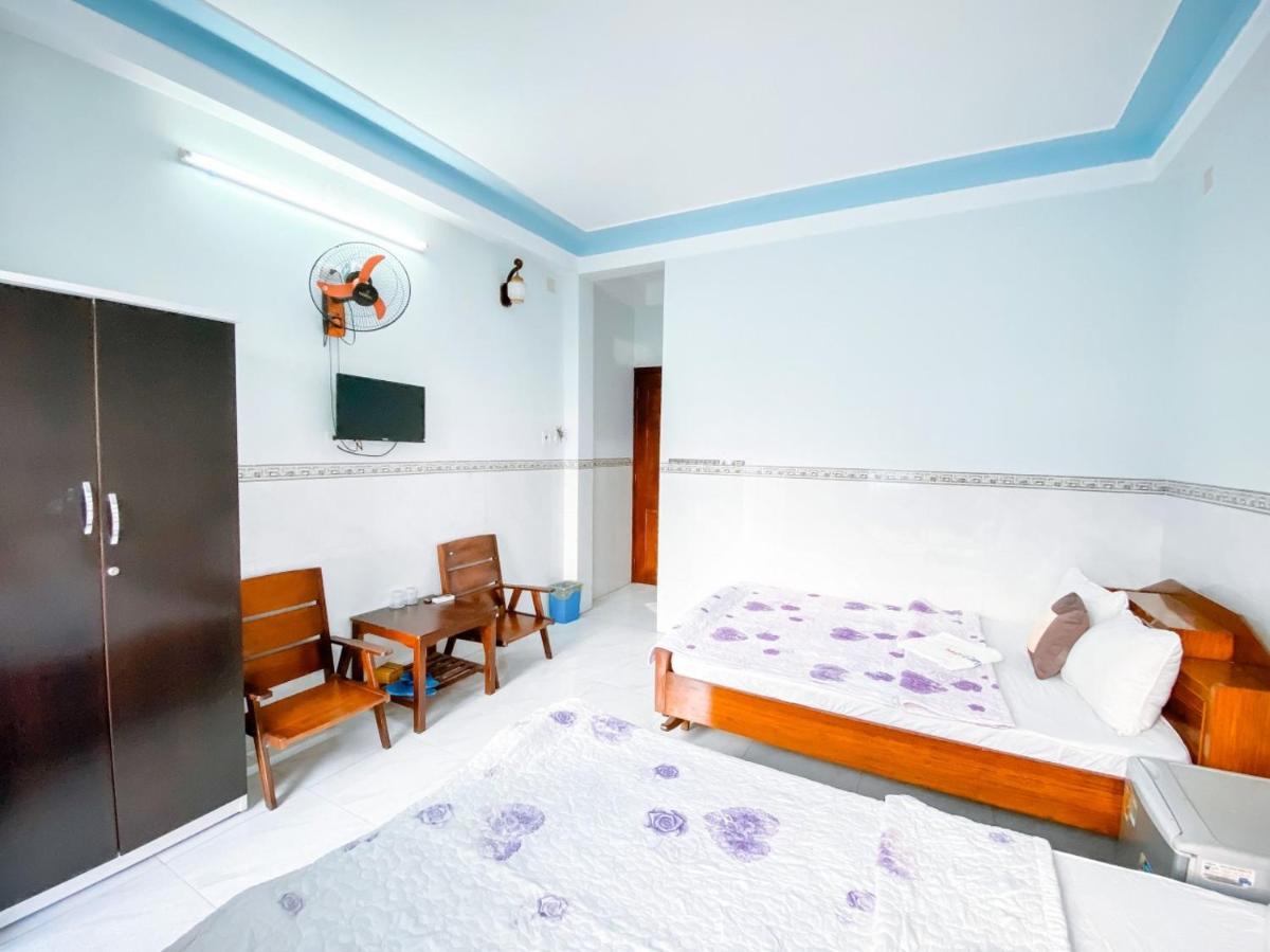Family Room with Balcony photo 2