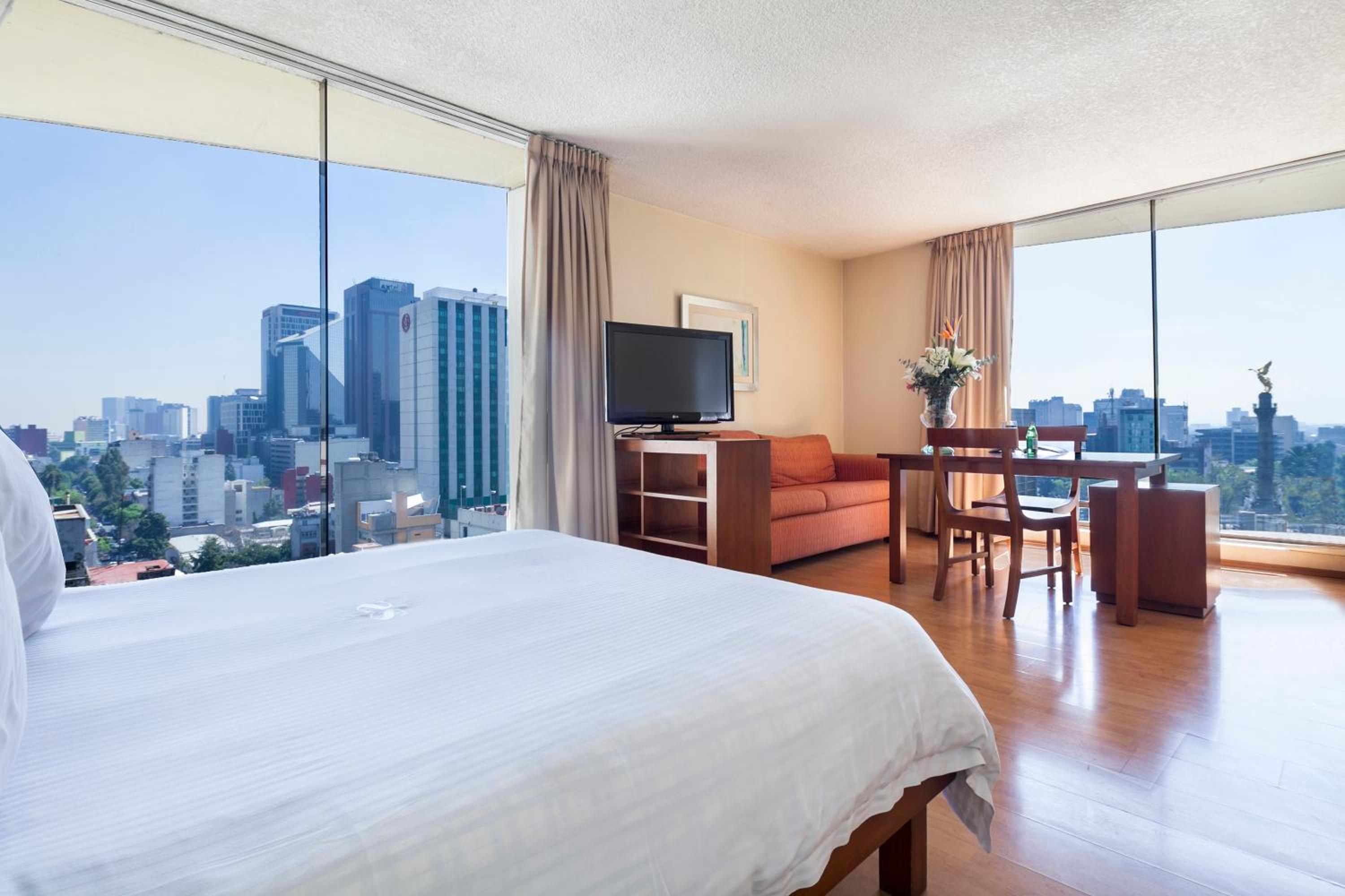 Suite with City View photo 1