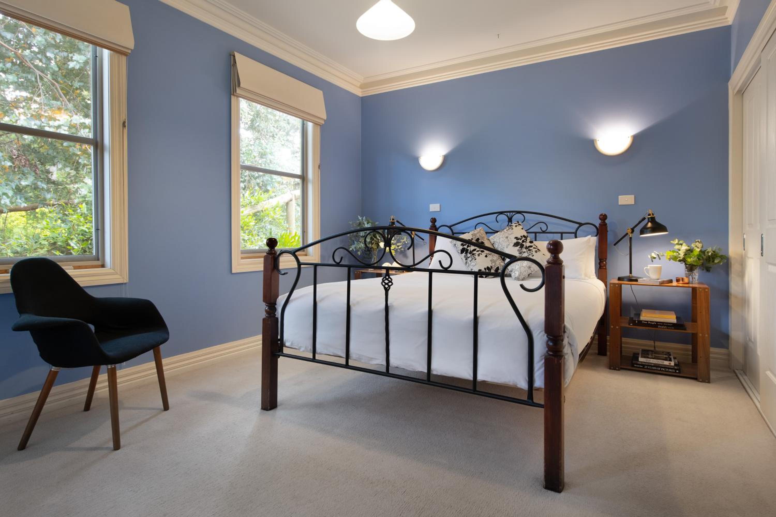 Three-Bedroom House photo 3
