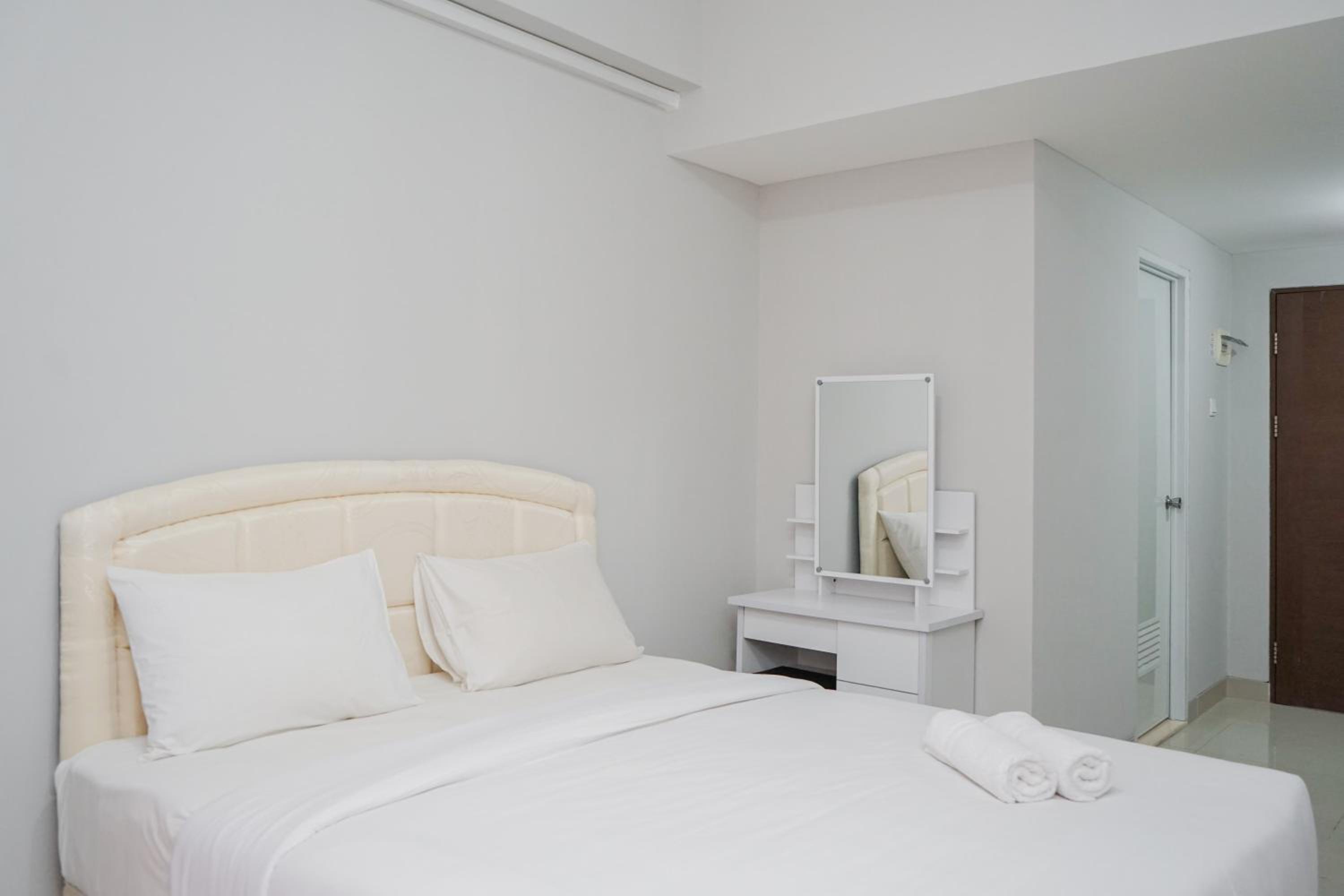 Studio Apartment - Photo 1