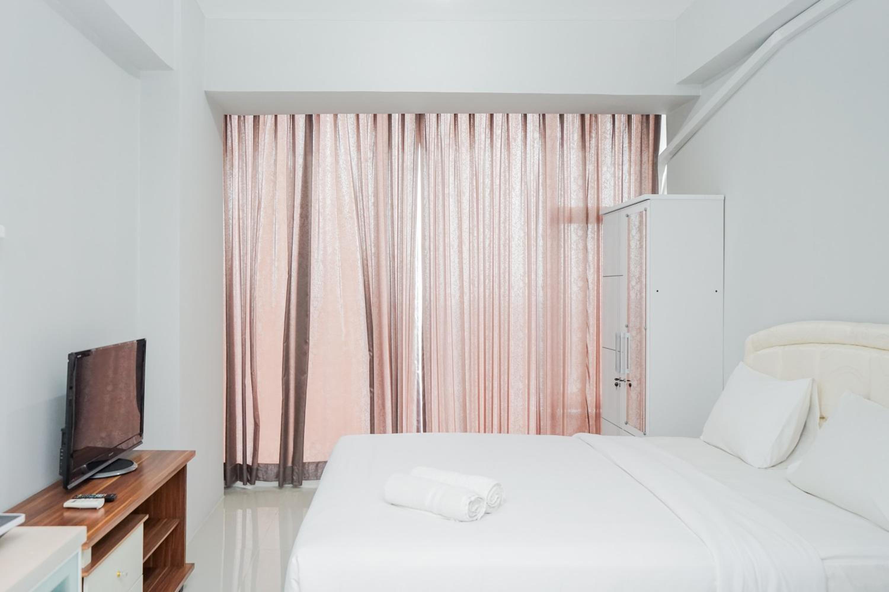 Studio Apartment - Photo 2