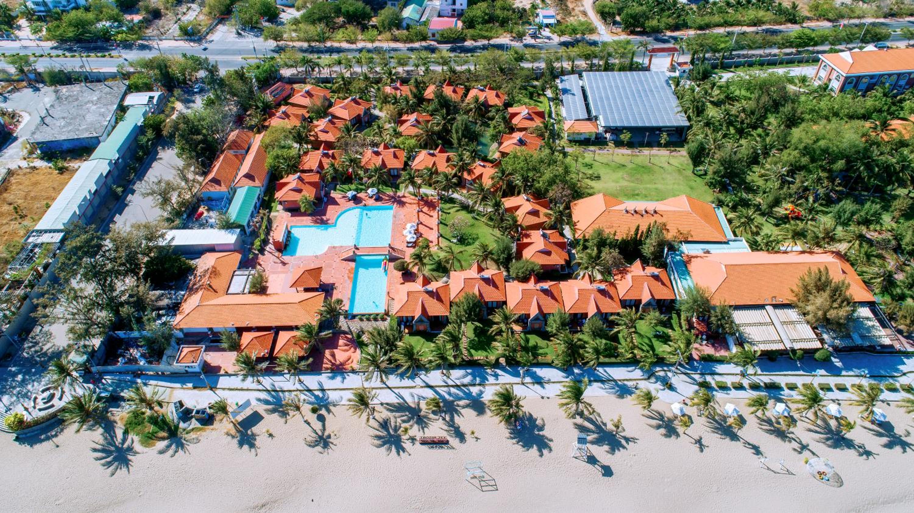 Senior Suite Double with Pool View	 - Photo 4