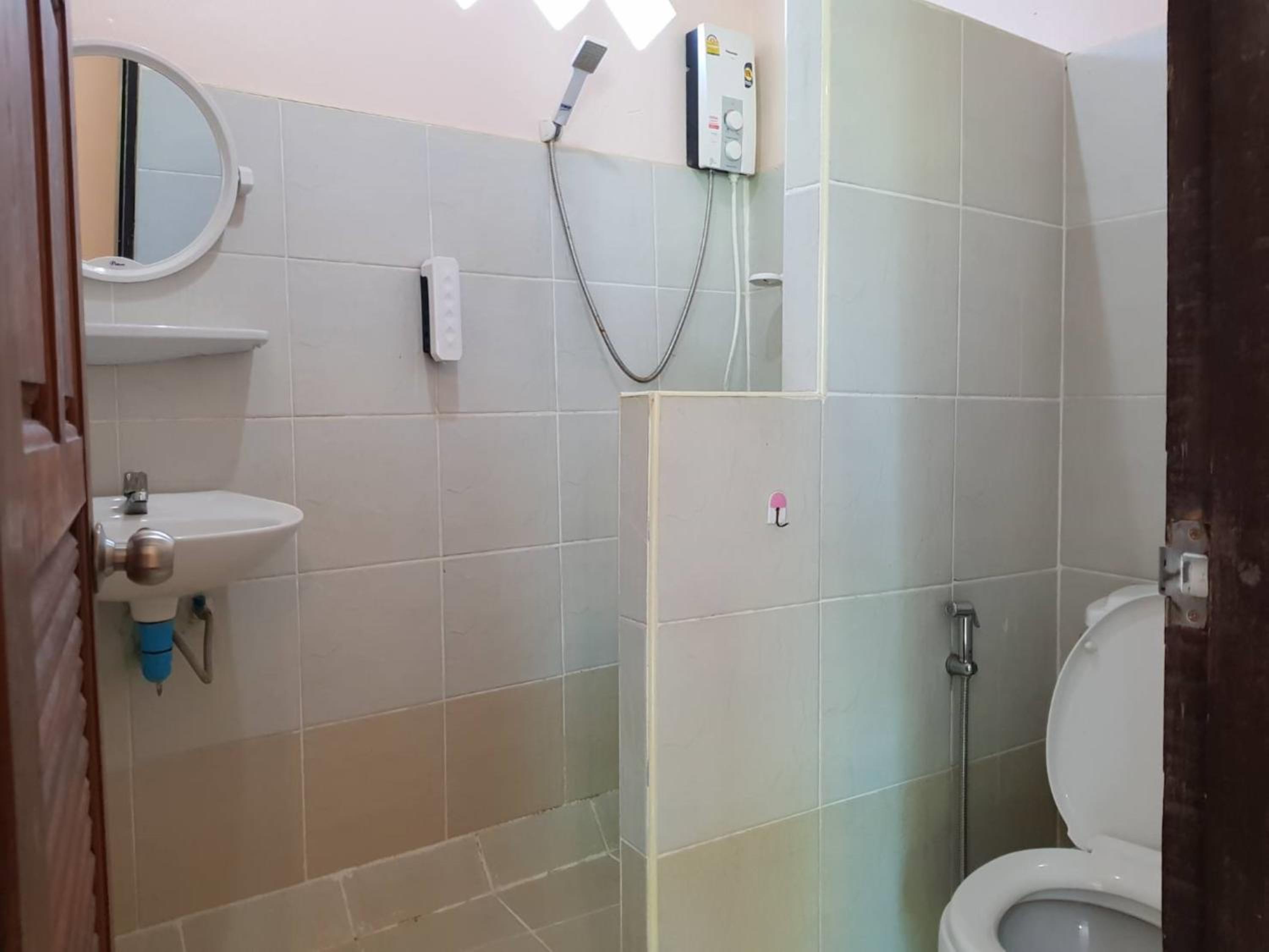 Standard Double Room - Photo 12