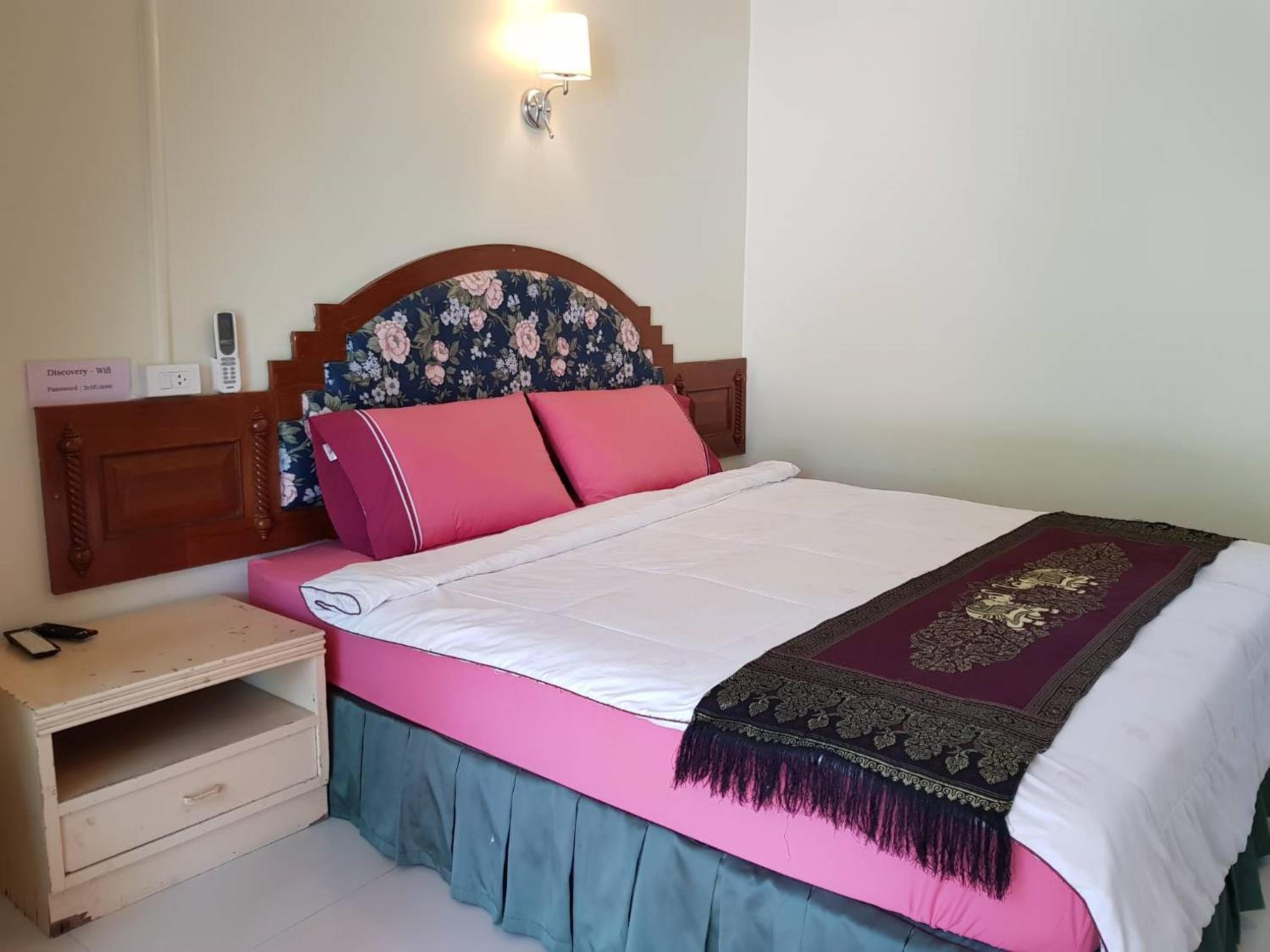 Standard Double Room - Photo 19