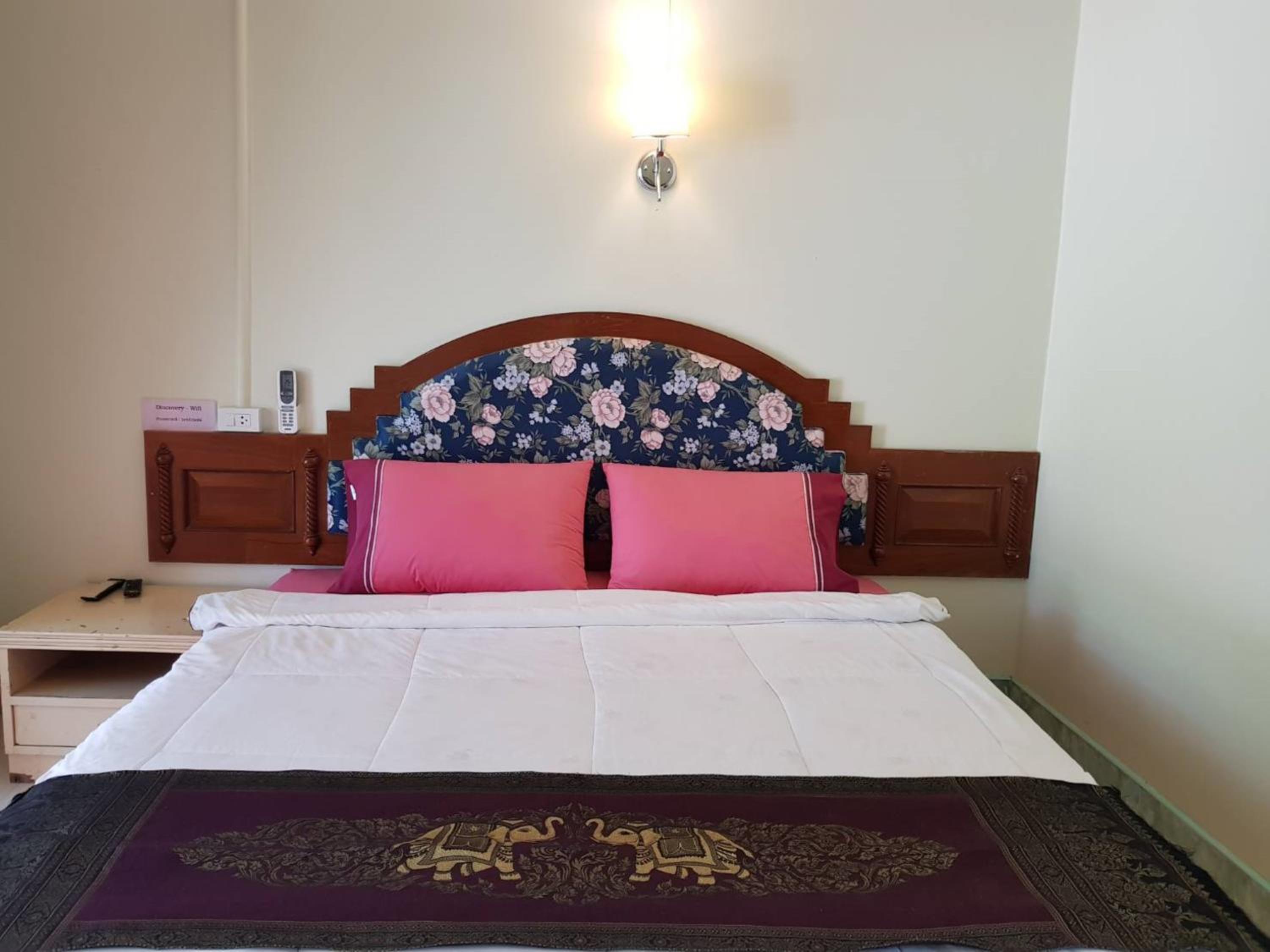 Standard Double Room - Photo 6