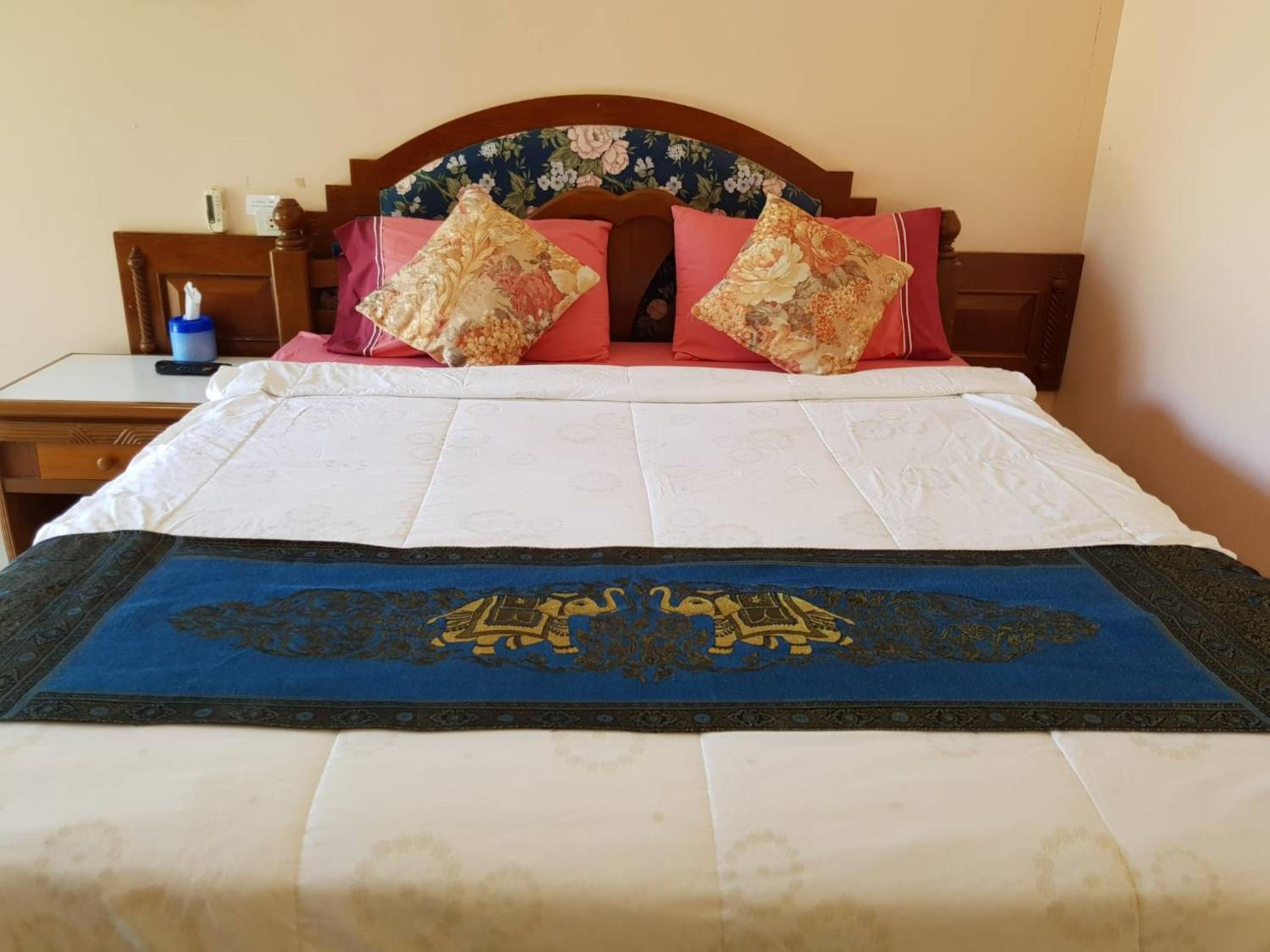 Standard Double Room - Photo 11