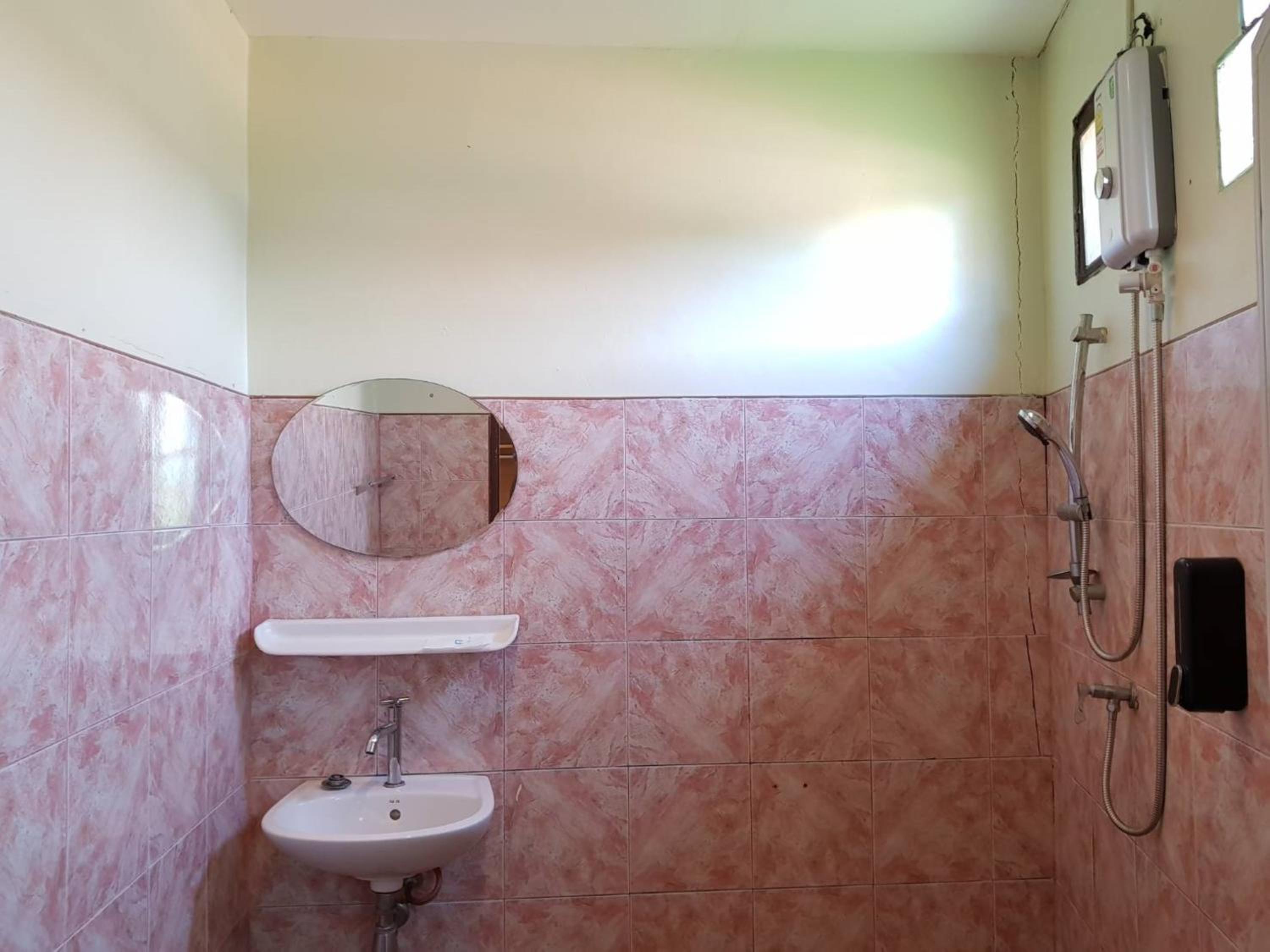 Standard Double Room - Photo 8
