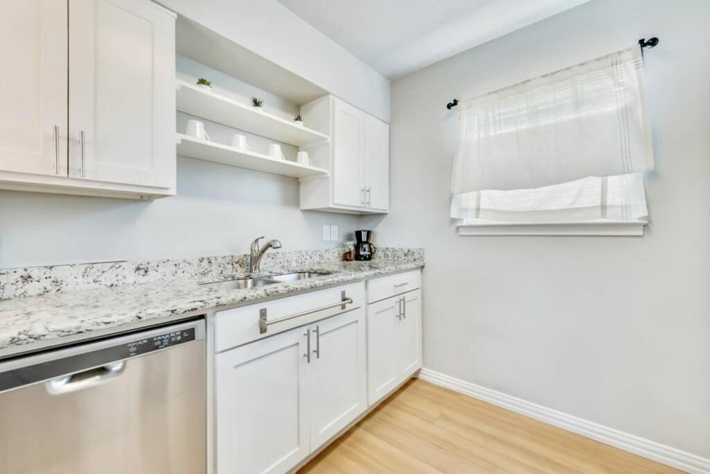 Two-Bedroom Apartment - Photo 5