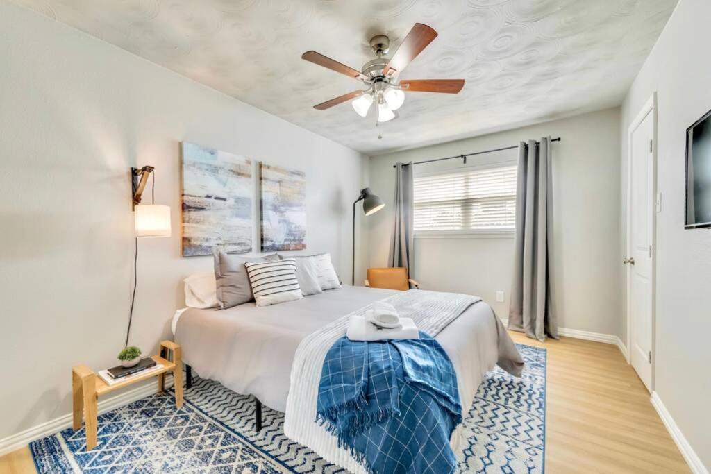 Two-Bedroom Apartment - Photo 11