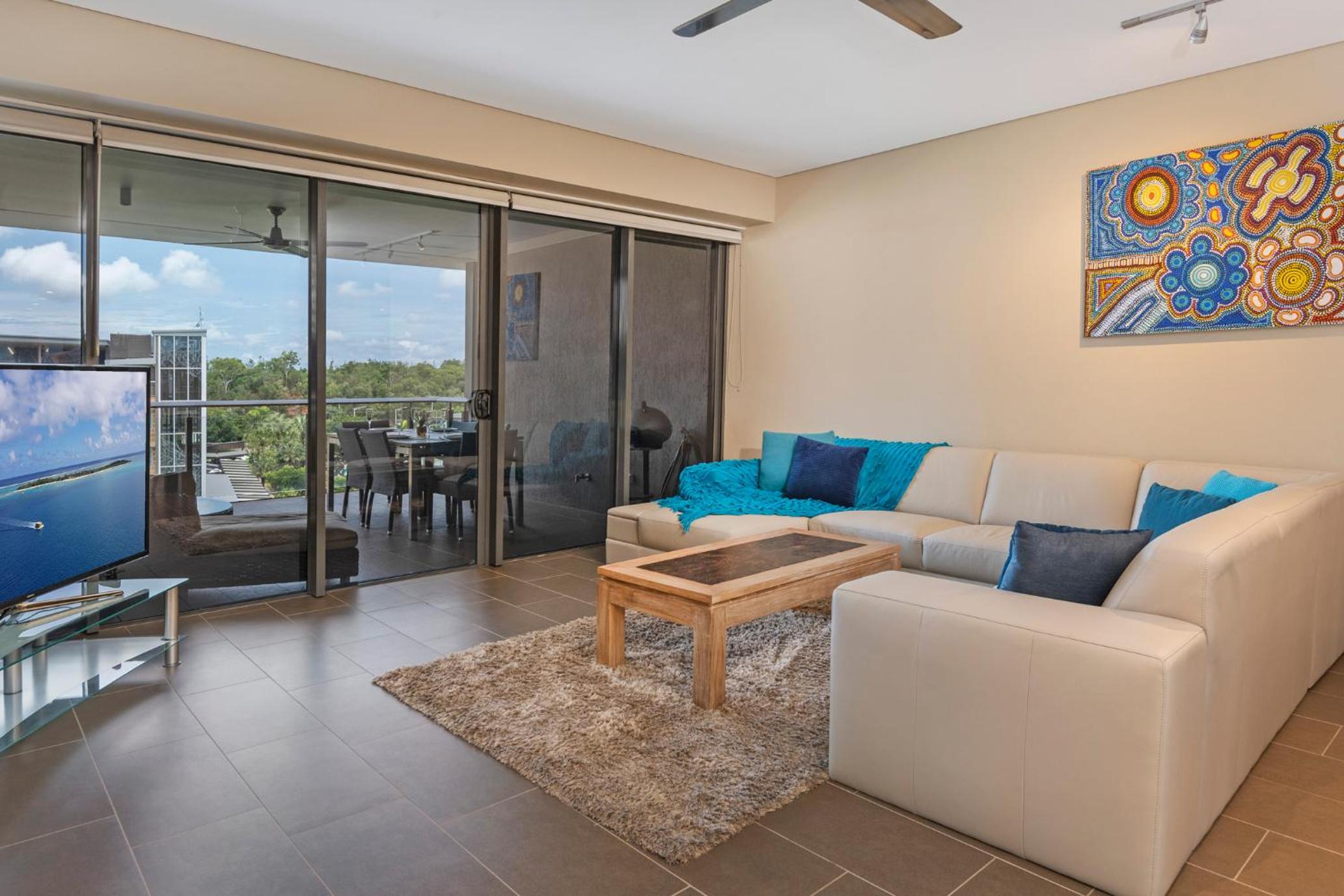 Three Bedroom Apartment with Beach View photo 1