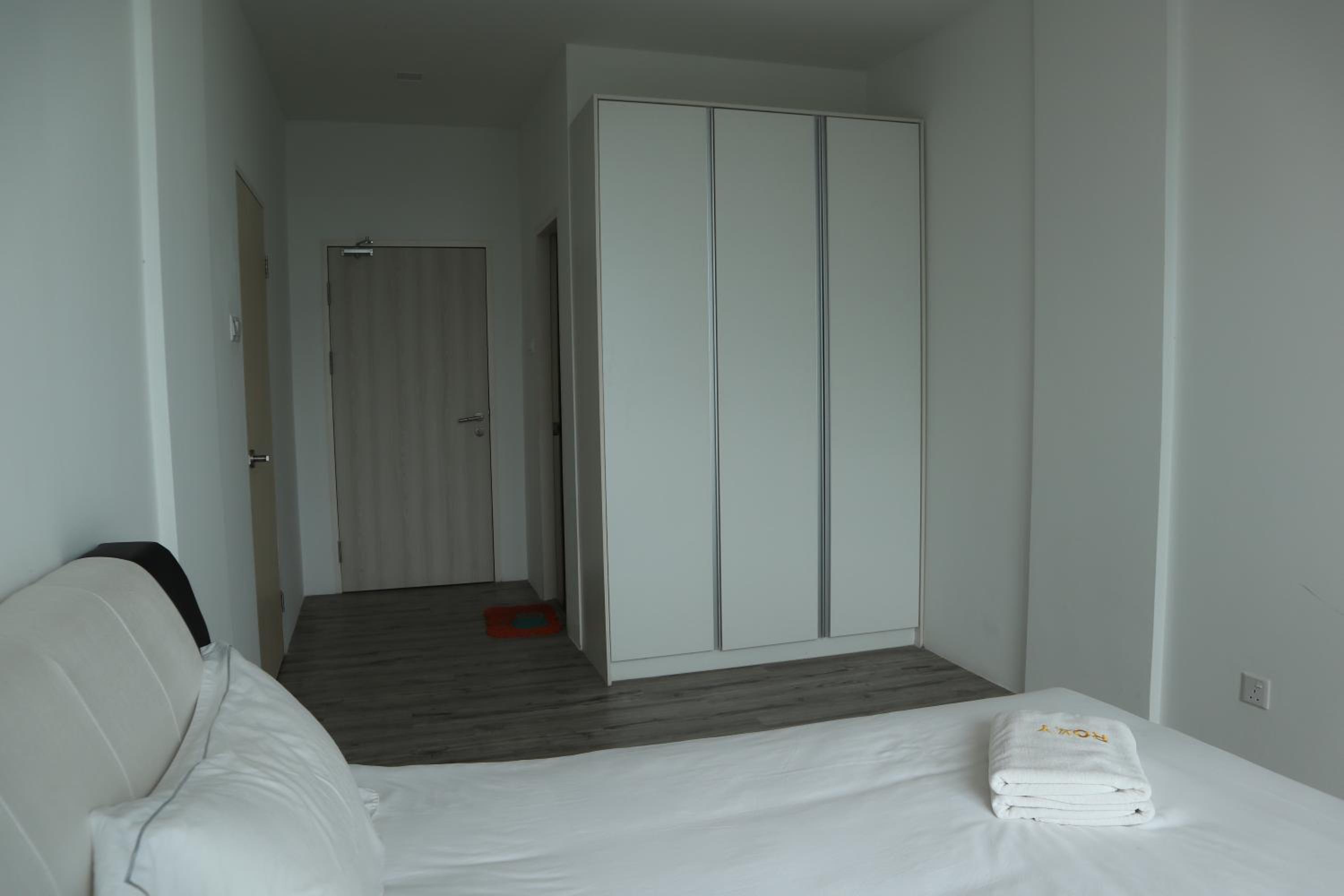 Three-Bedroom Apartment - Photo 4