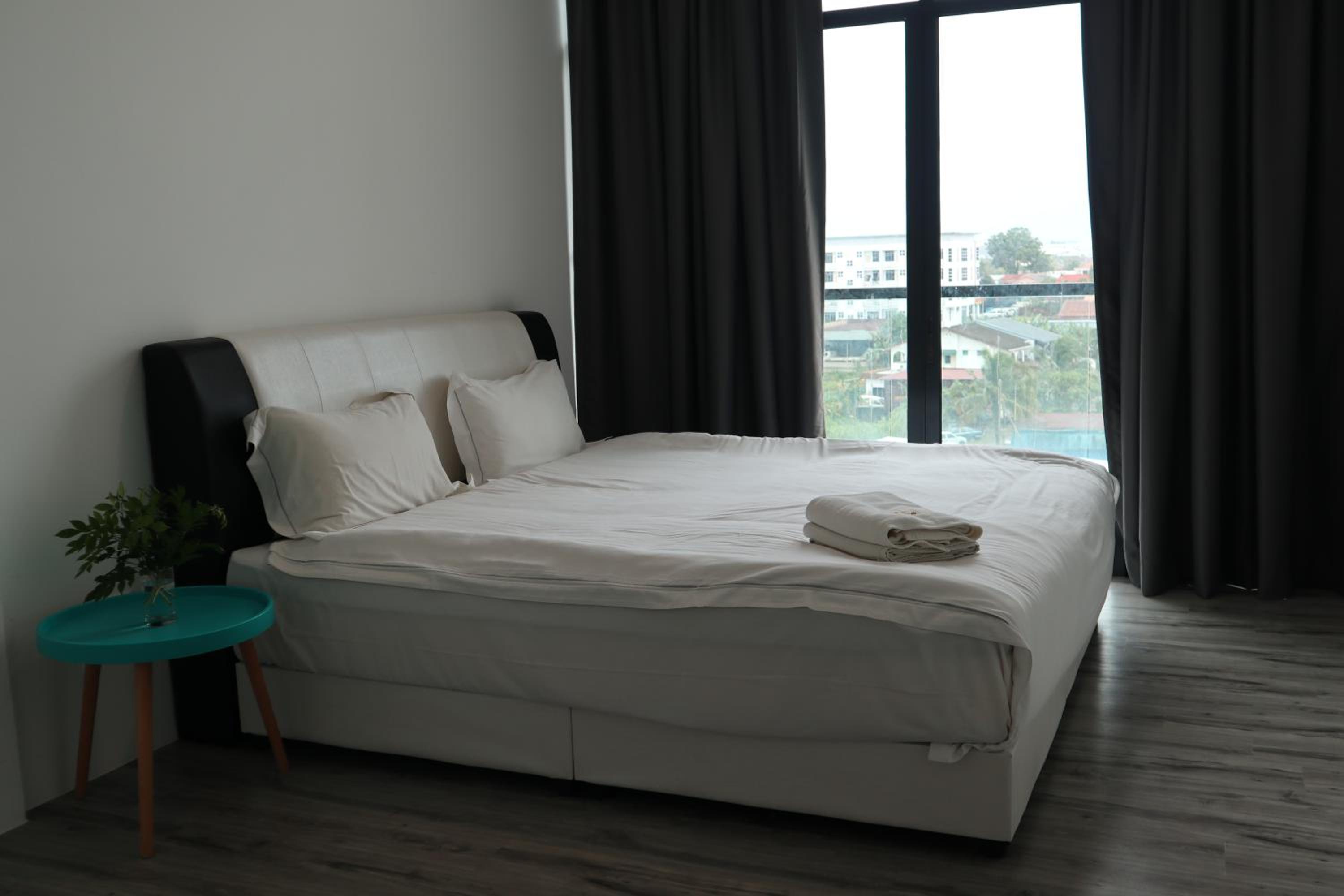 Three-Bedroom Apartment - Photo 6