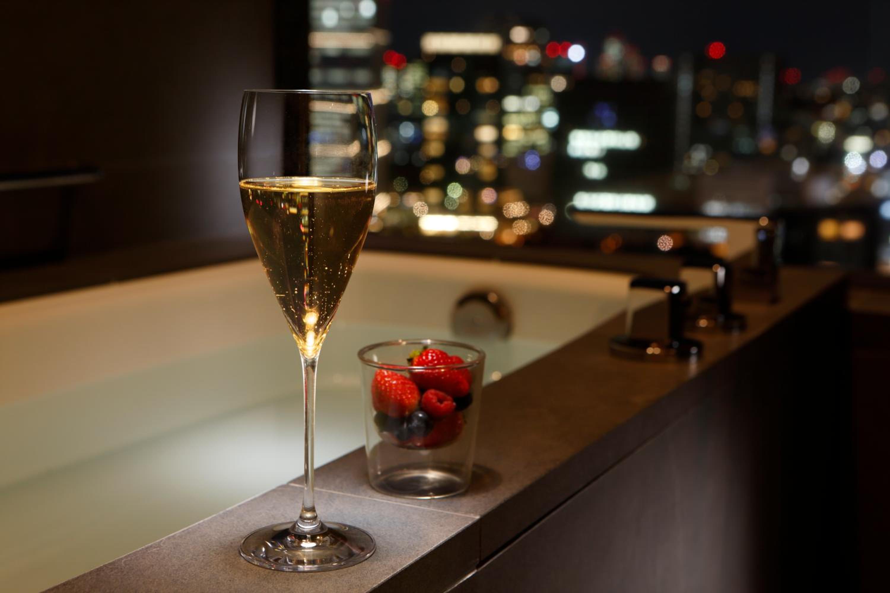 Premier Corner Twin Room - Non-Smoking