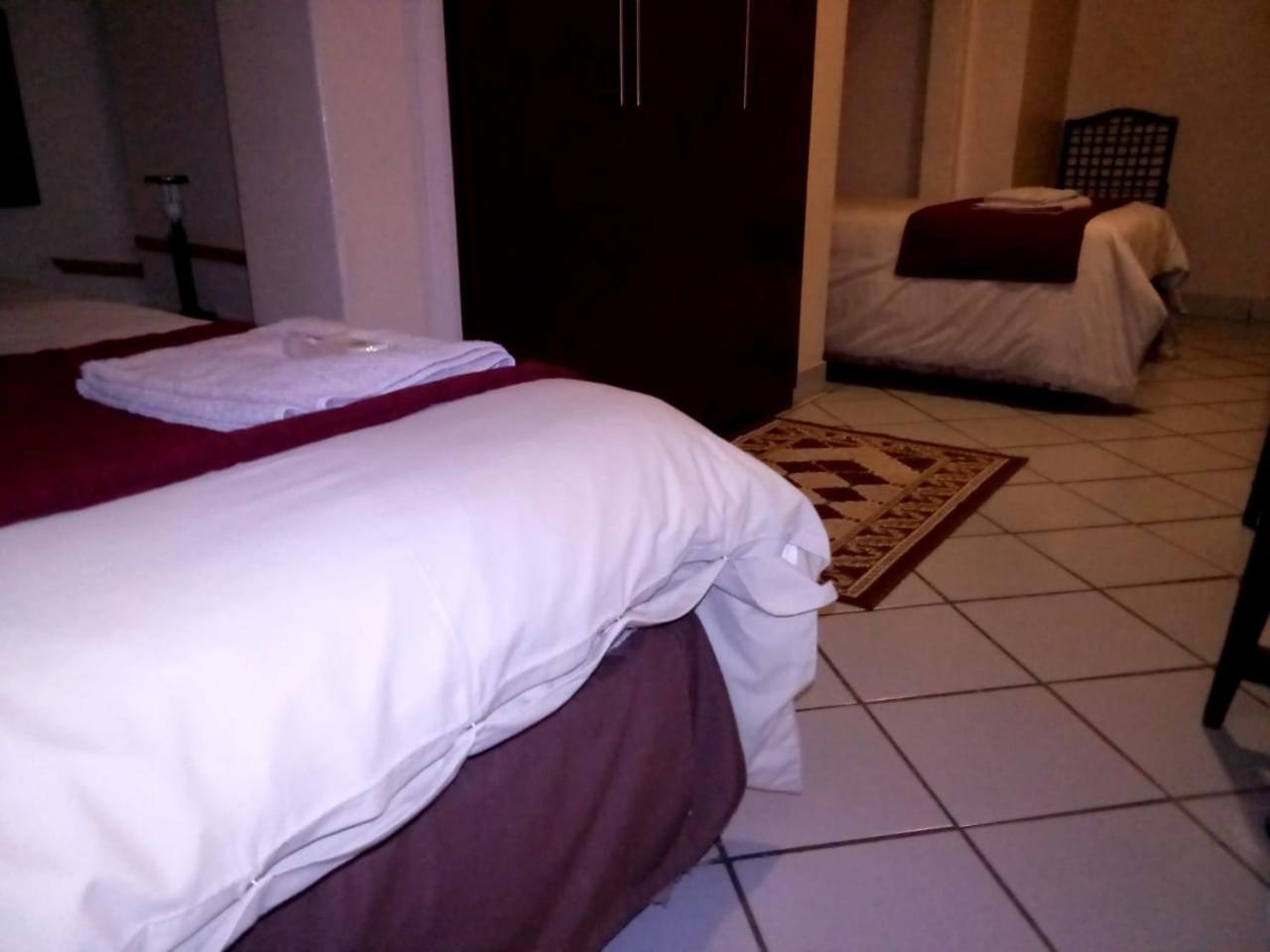 Standard Twin Room photo 2