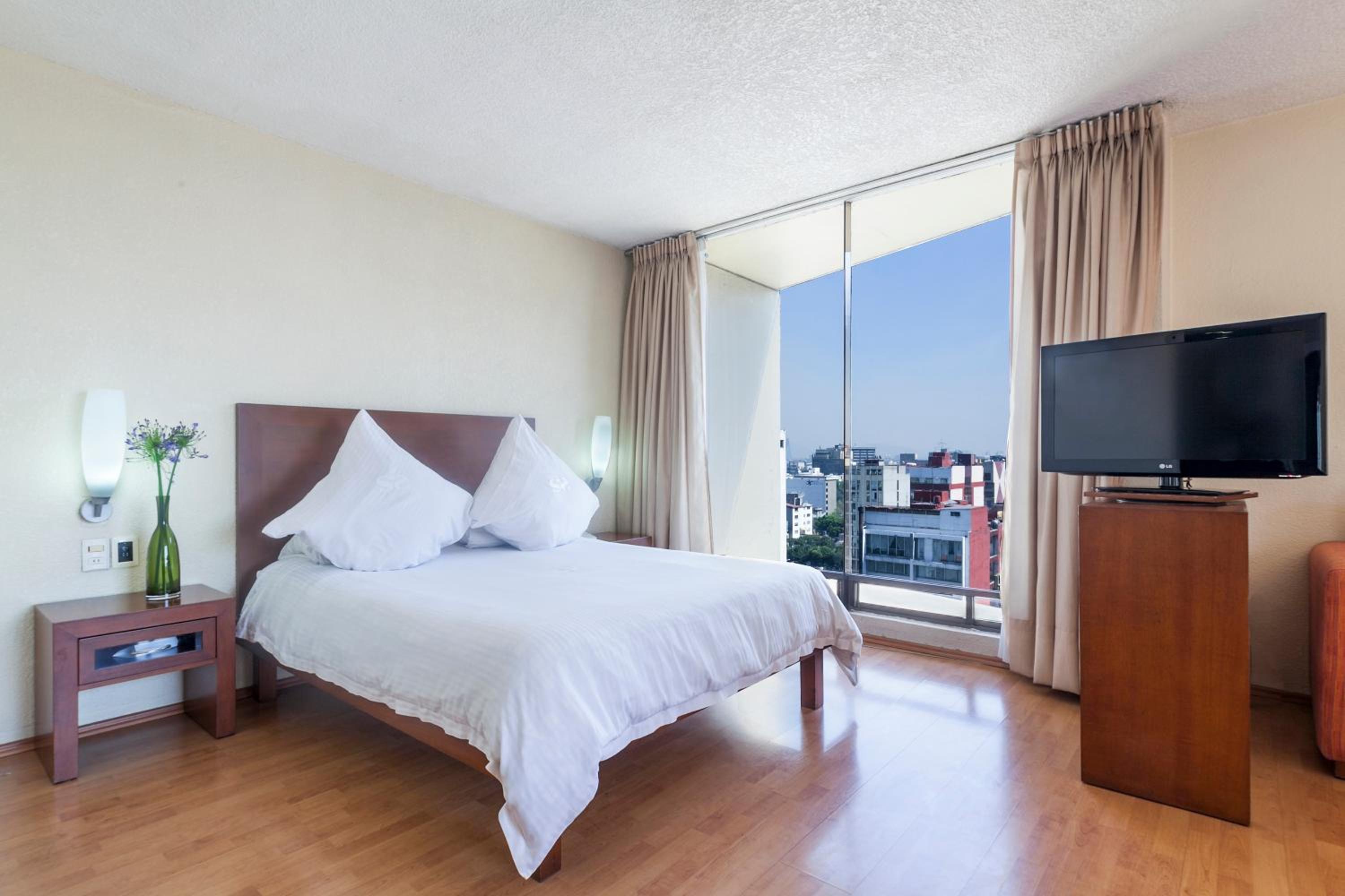 Suite with City View photo 3